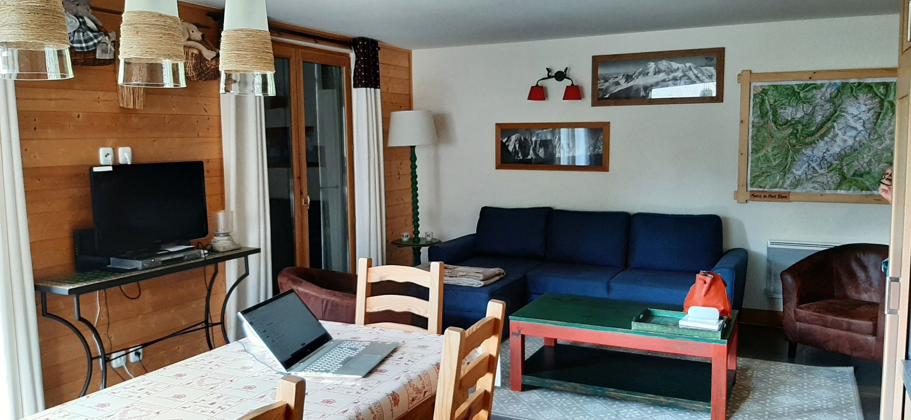 South-facing terrace, apartment refurbished in Savoyard chalet