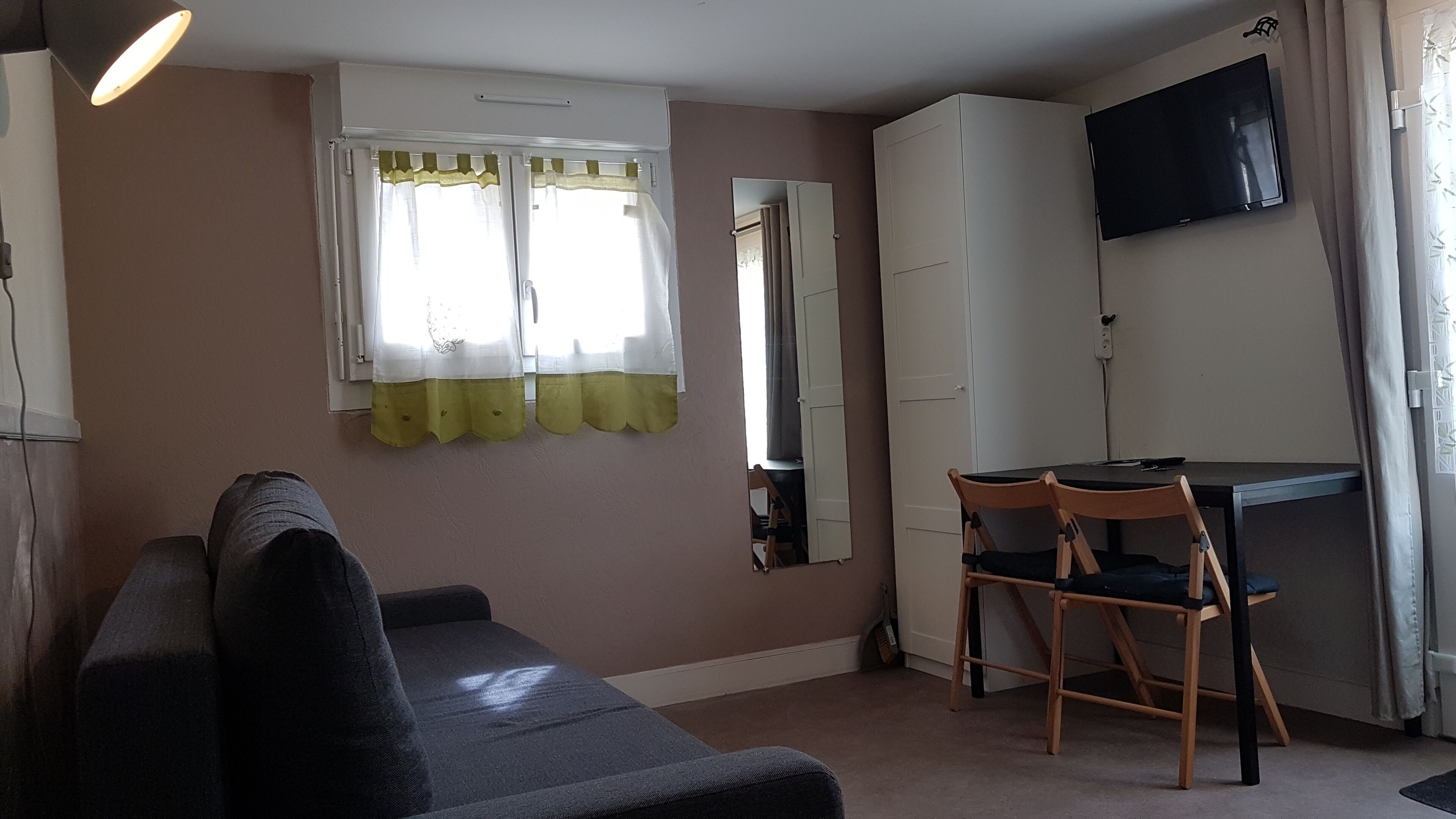 furnished studio in comfortable single-family house with mature garden