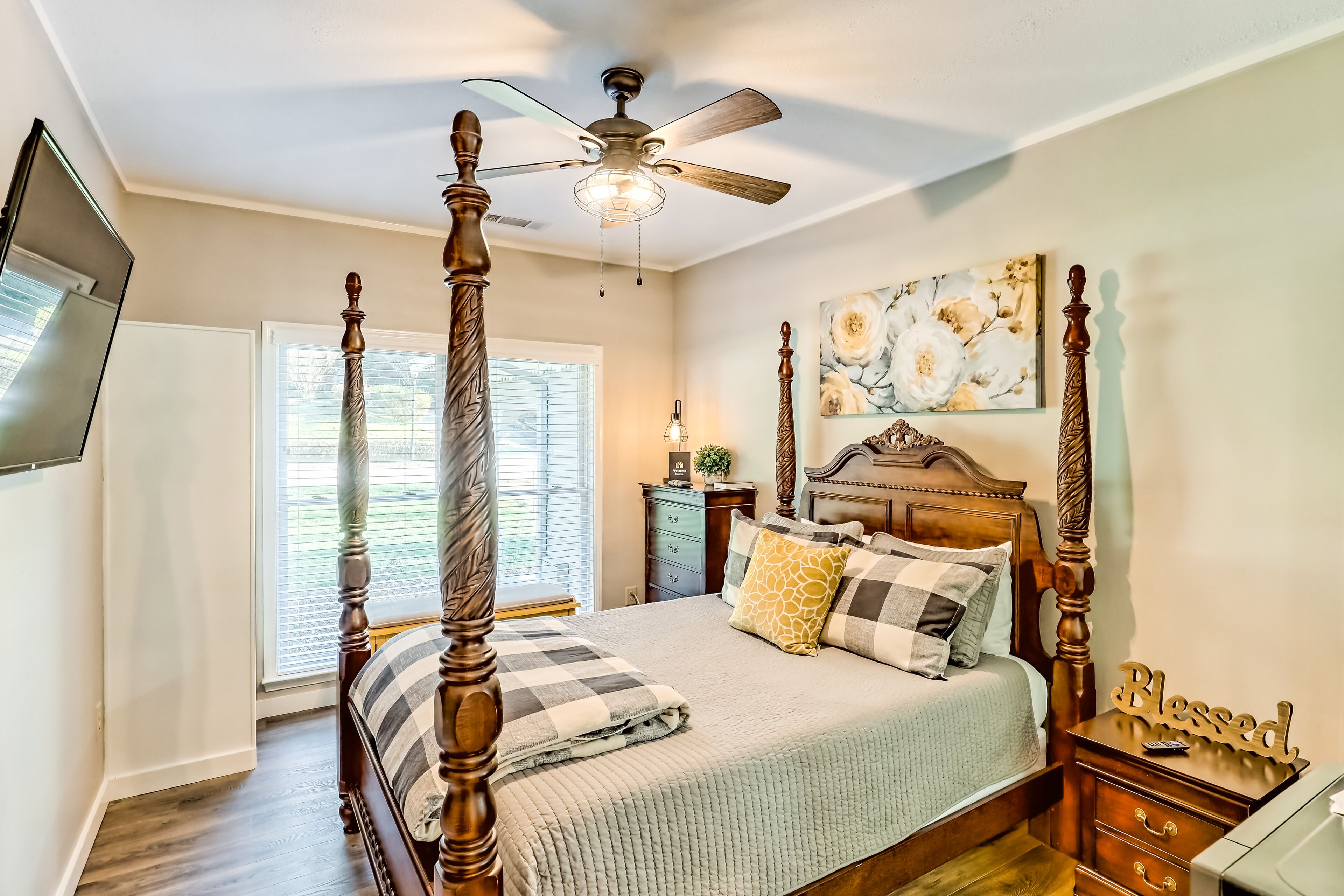 Modern suite in downtown Helen with WiFi & central ac - walk to attractions