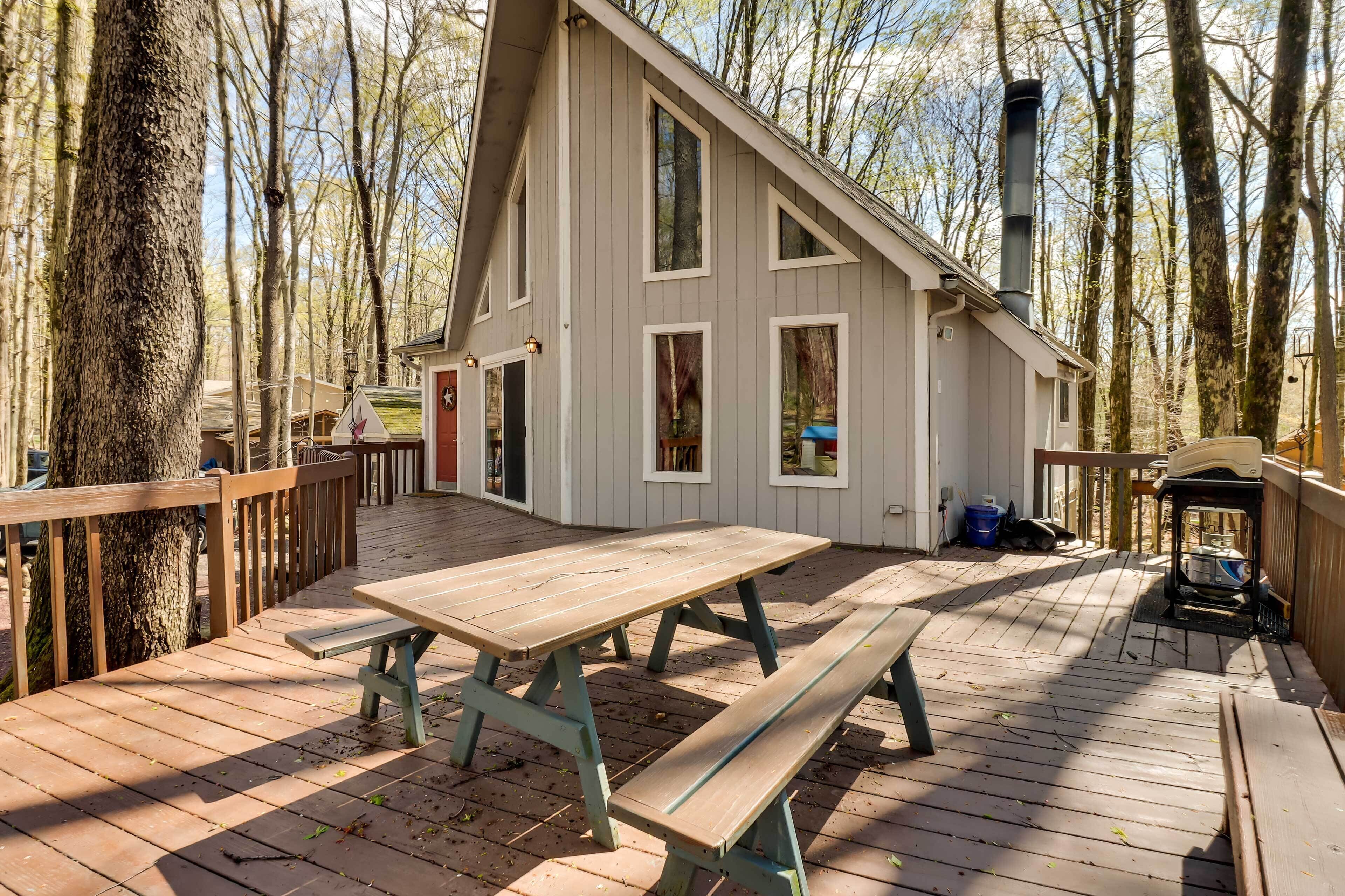 Spacious Pocono Lake House Near Skiing & Swimming!