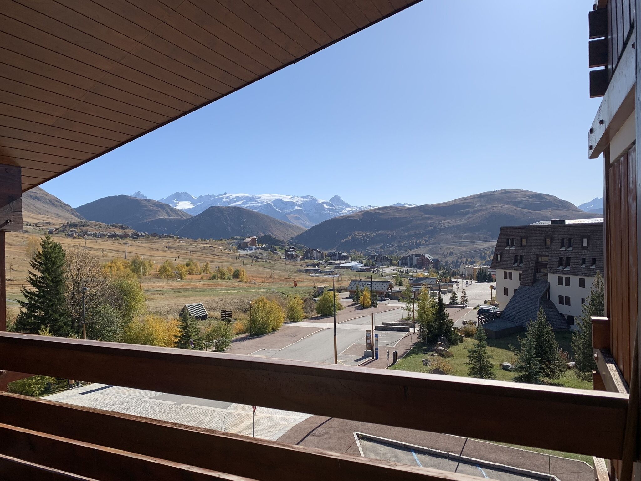 Apartment at the foot of the slopes with views of the peaks