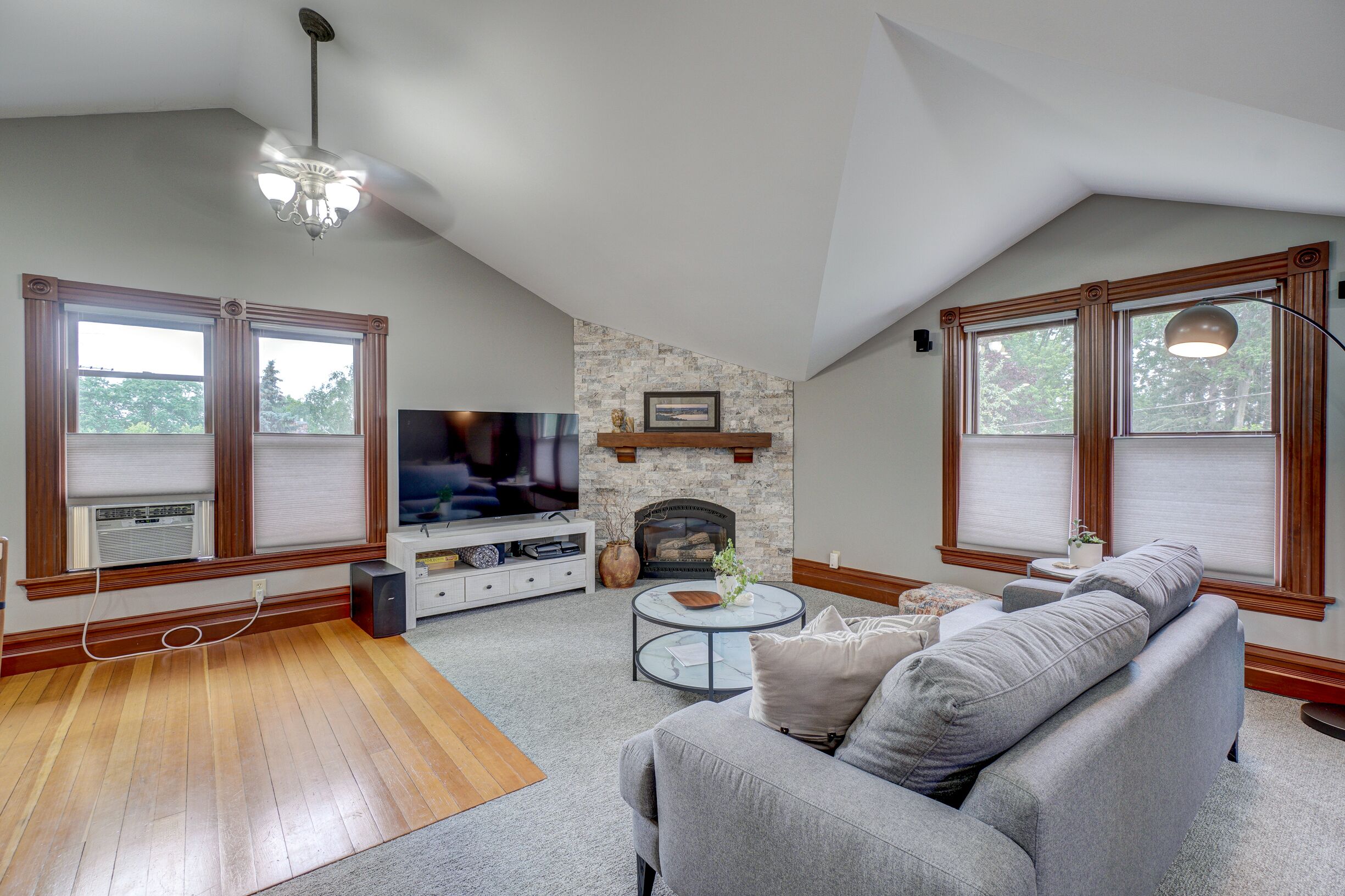 Relaxing South Hill Loft - Studio Apartment in Historic Stillwater Minnesota