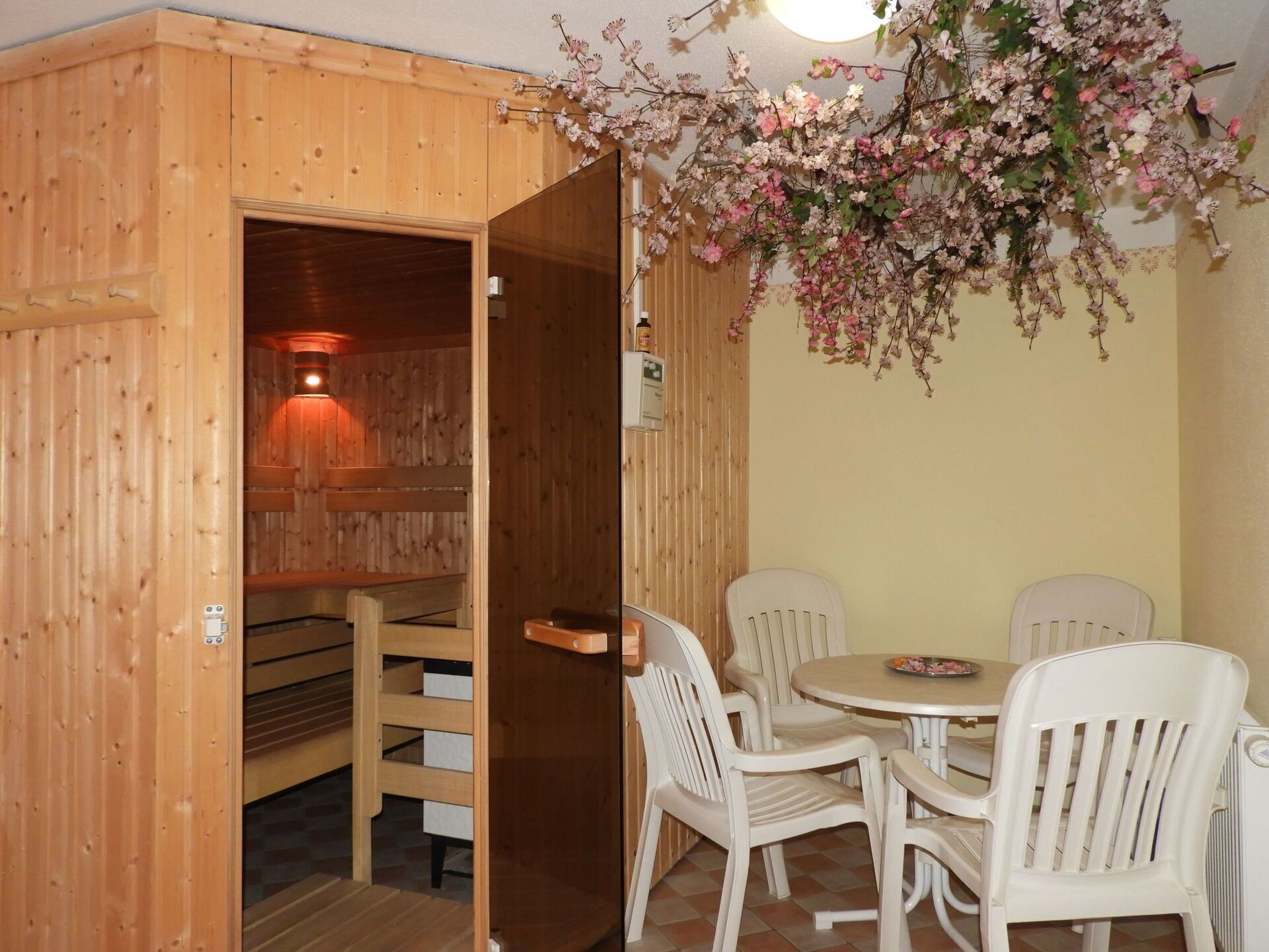 Nice apartment for 6 guests with WIFI, TV, patio and parking