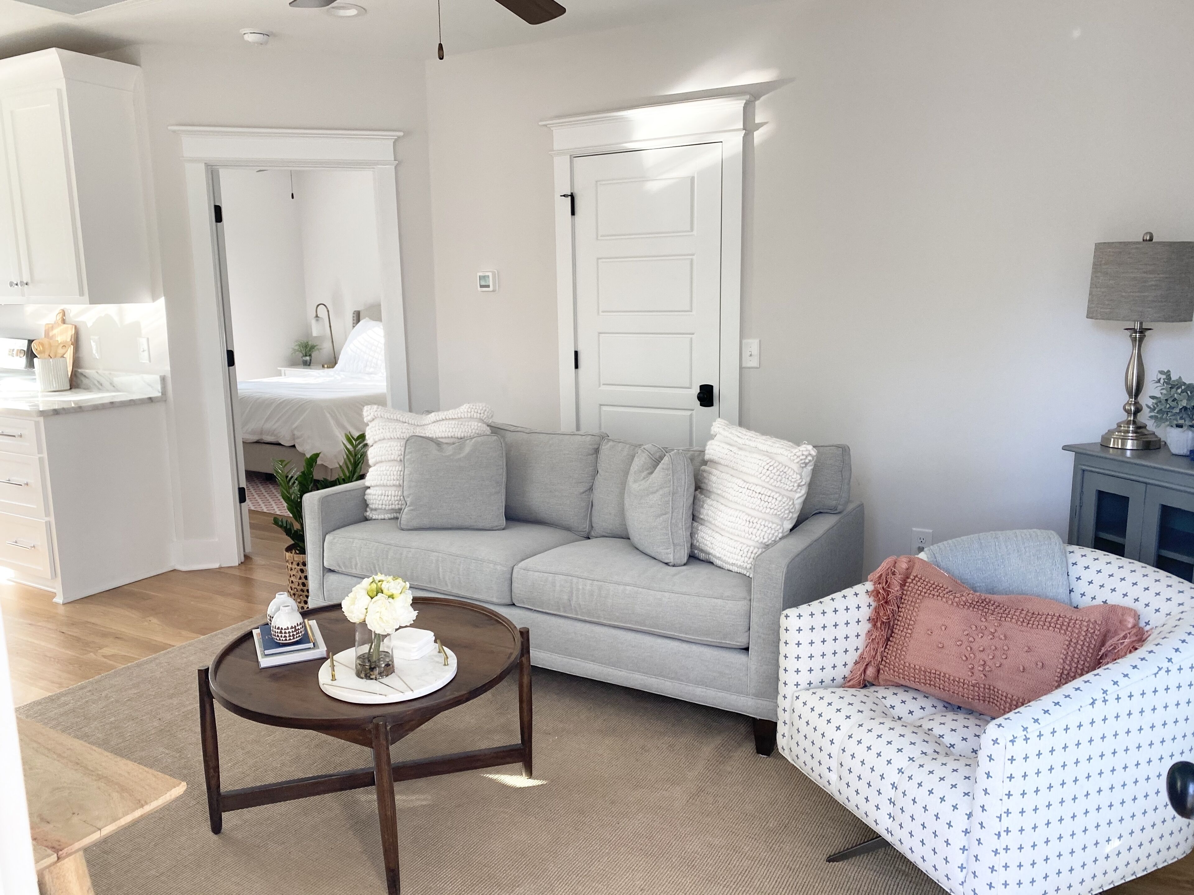 FREE BIKES Beautiful apartment in Charming Old Village Mt Pleasant near beach