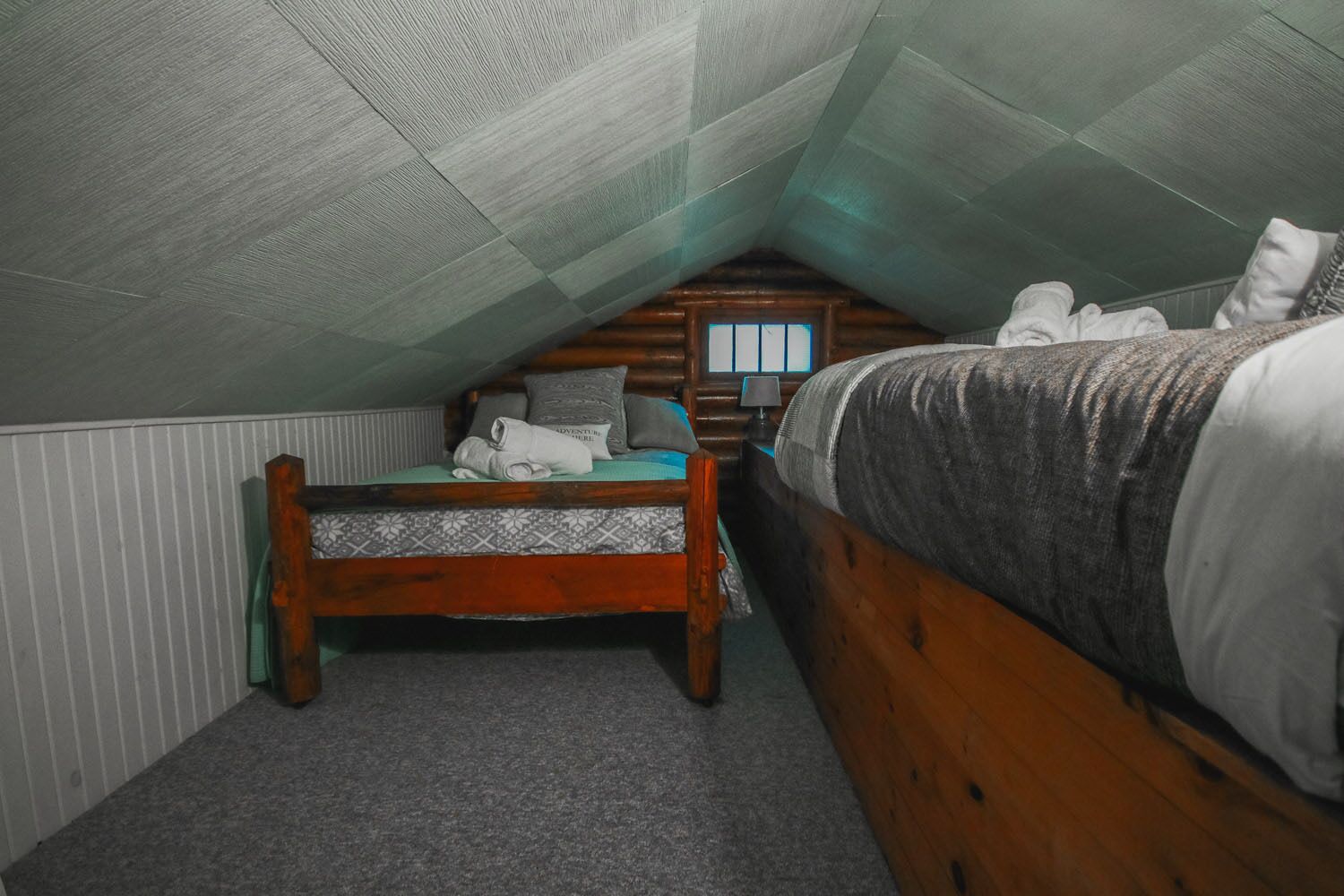 Mabee Marsh Cabin - Rustic wooded lodge on the bluffs on Turkey Point