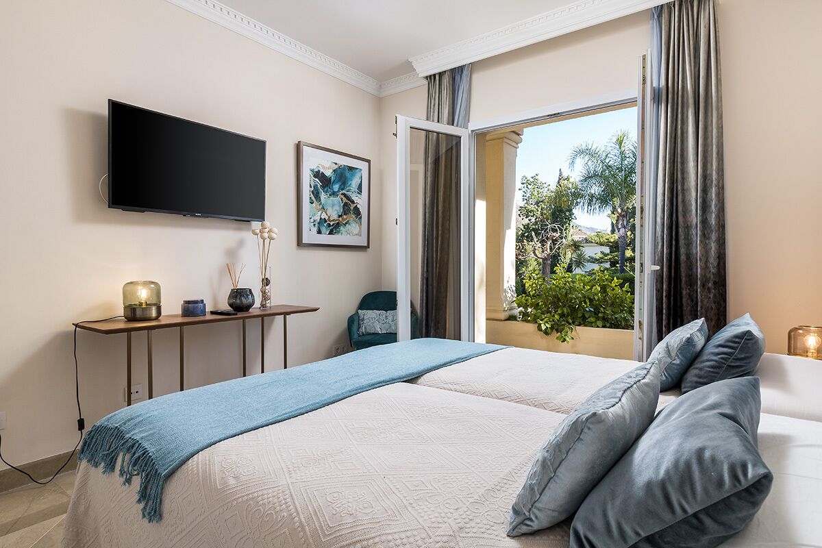 APARTMENT IN LAS ALAMANDAS