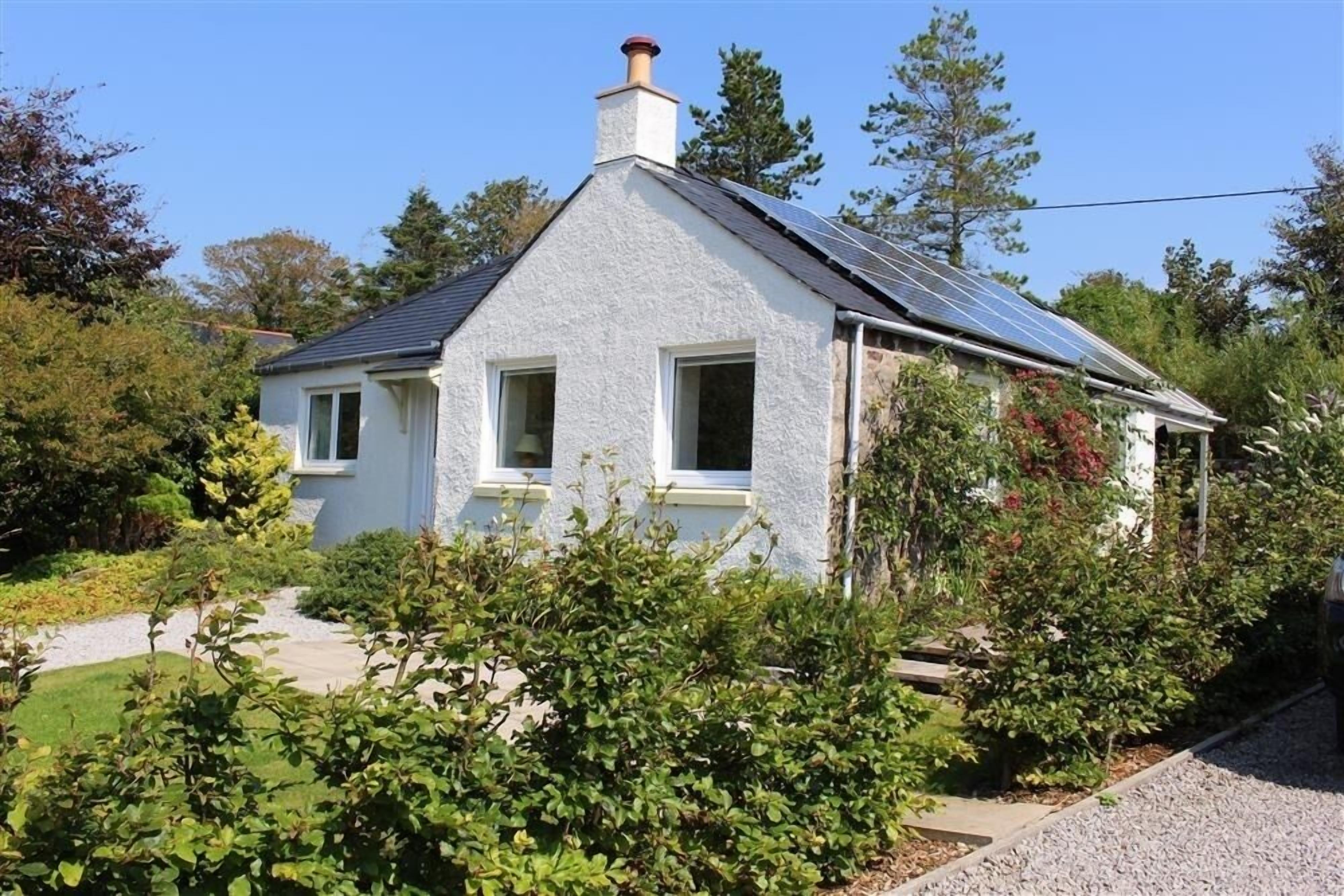 Seabank Cottage -  a cottage that sleeps 6 guests  in 3 bedrooms