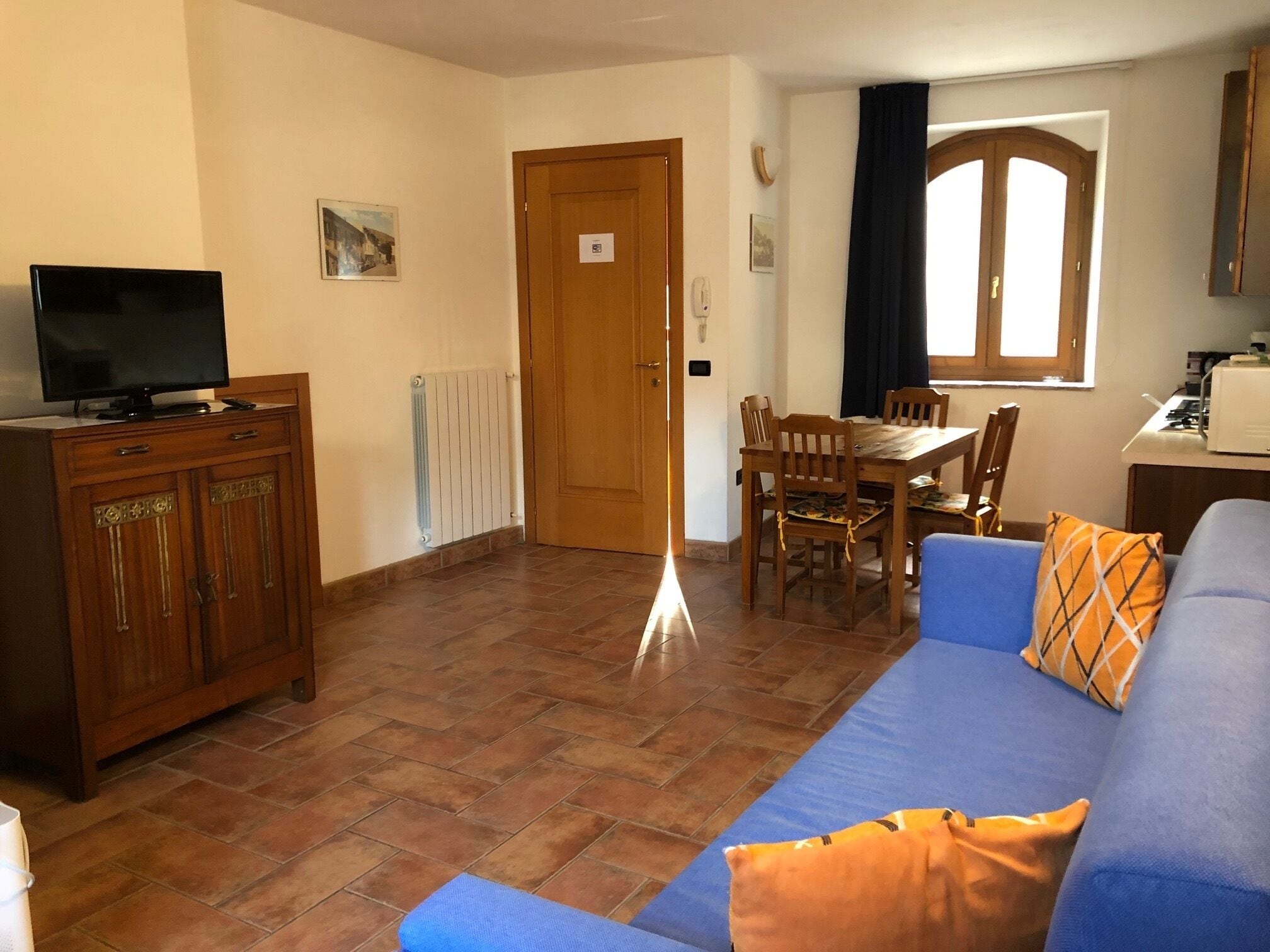 Attractive 1 bedroom apartment with fireplace and private terrace