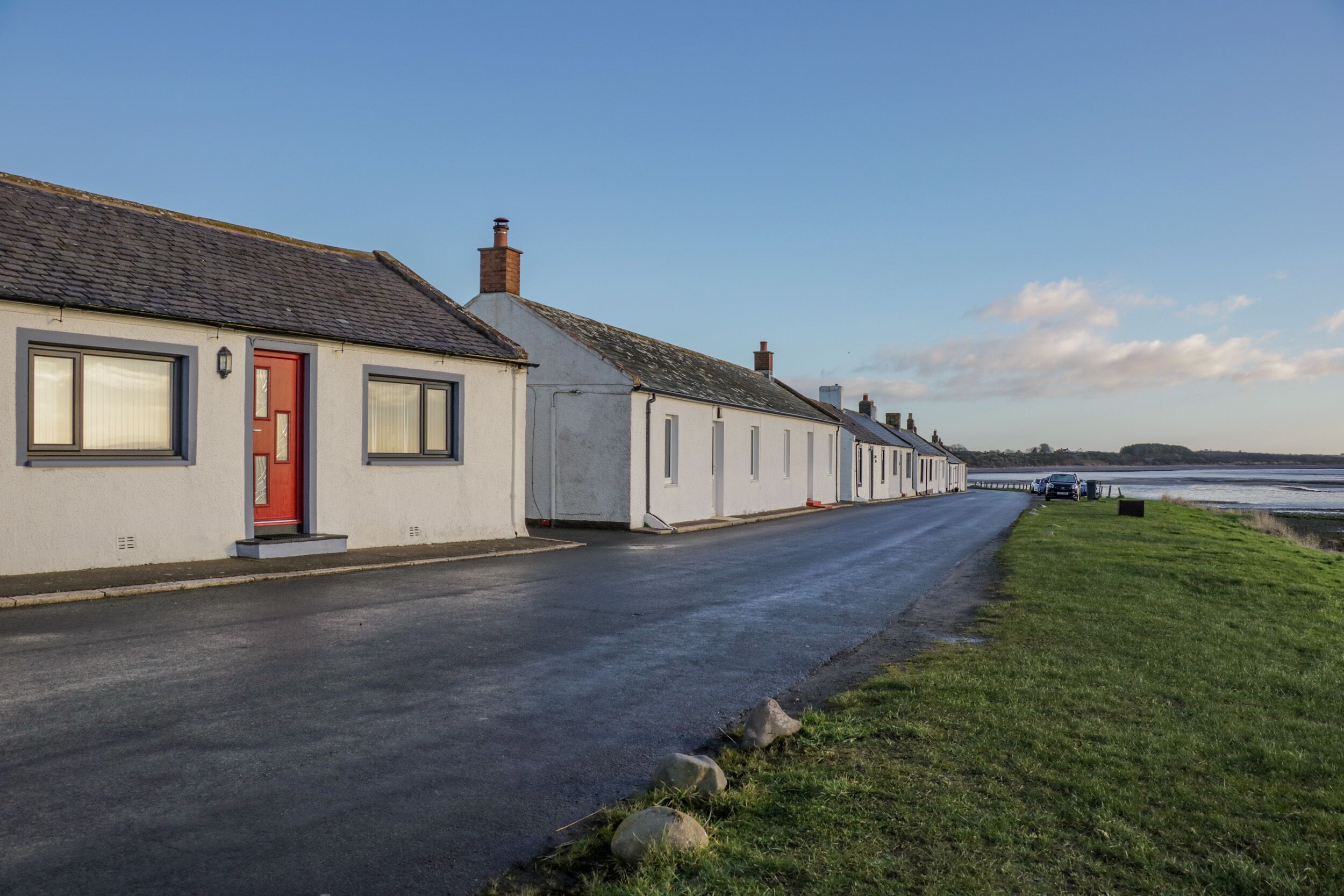 2 WHITEROW, family friendly, with a garden in Powfoot, Annan