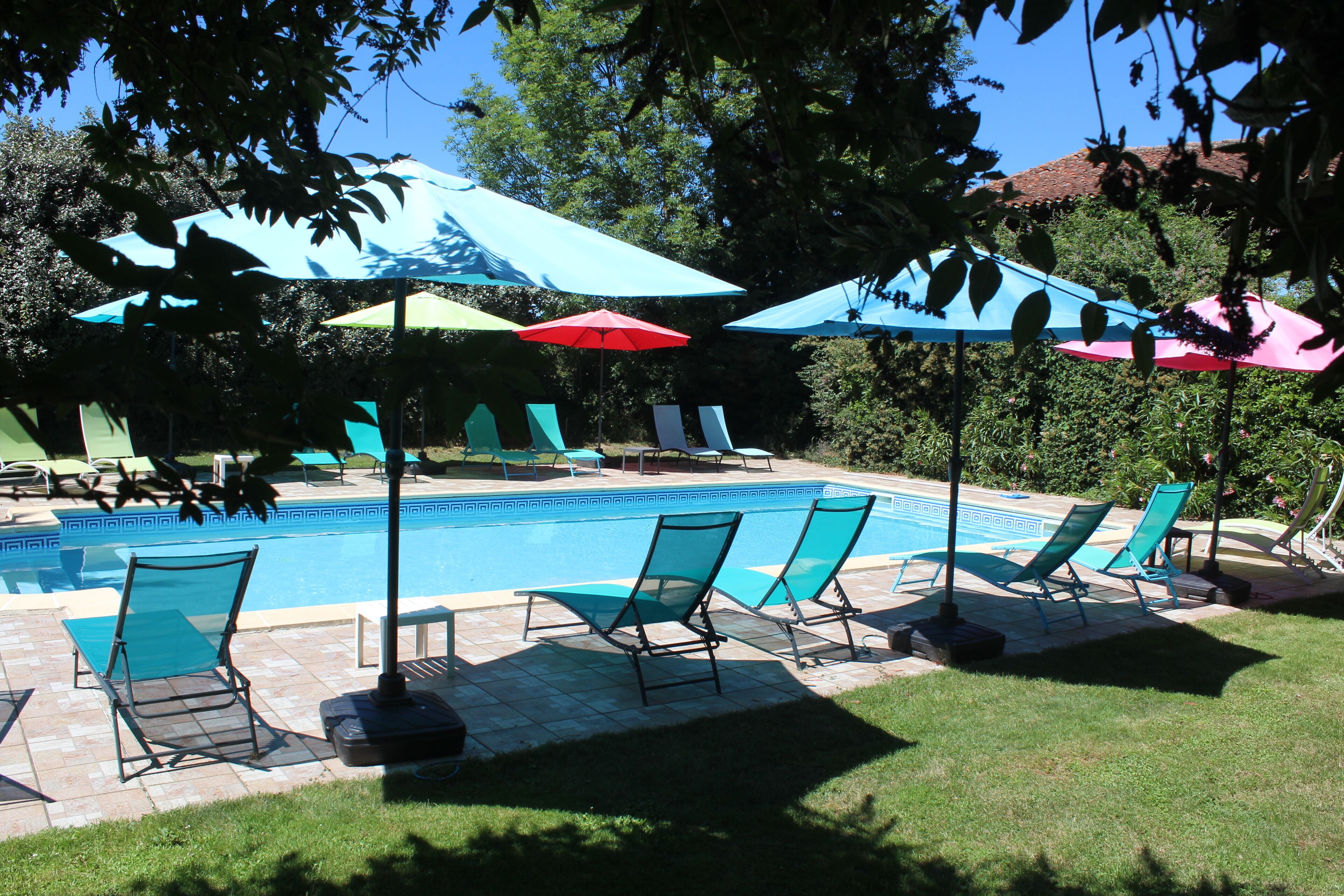 Gîte Jardin - spacious gîte surrounded by nature with heated swimming pool