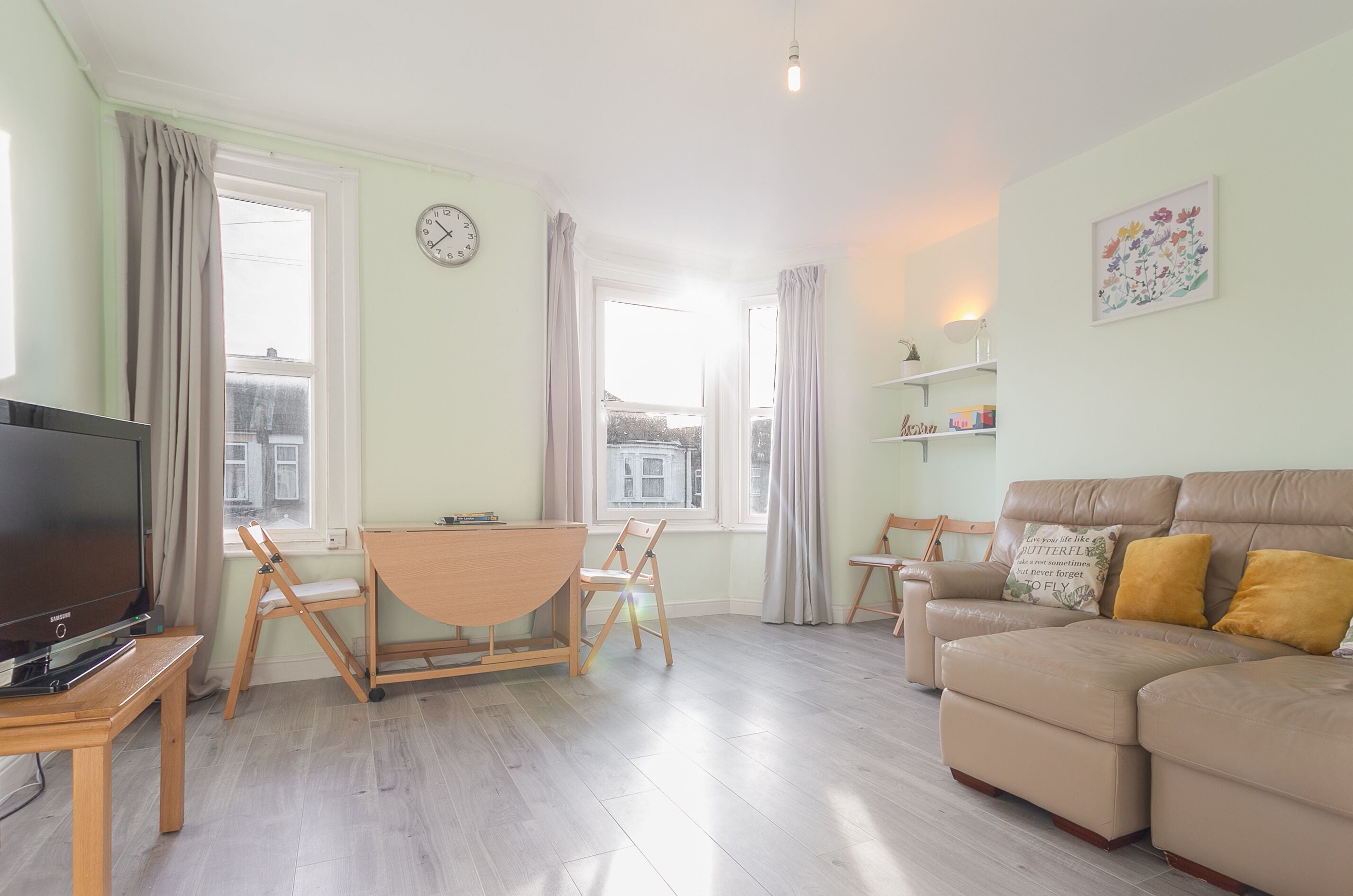 Beautiful 2 bedroom flat in barking, 30 min to Central London, shops city centre