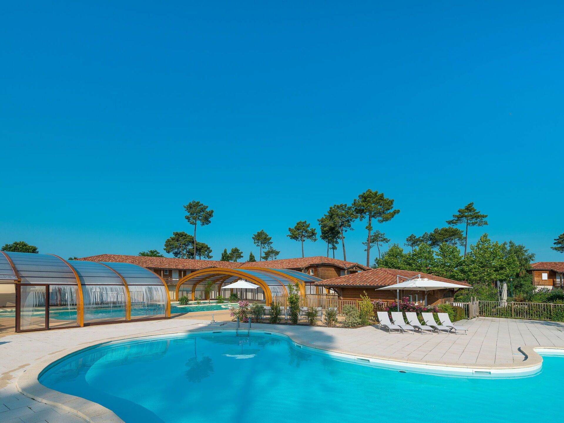 Nice apartment for 2 people with WIFI, pool, TV, terrace, pets allowed and parking