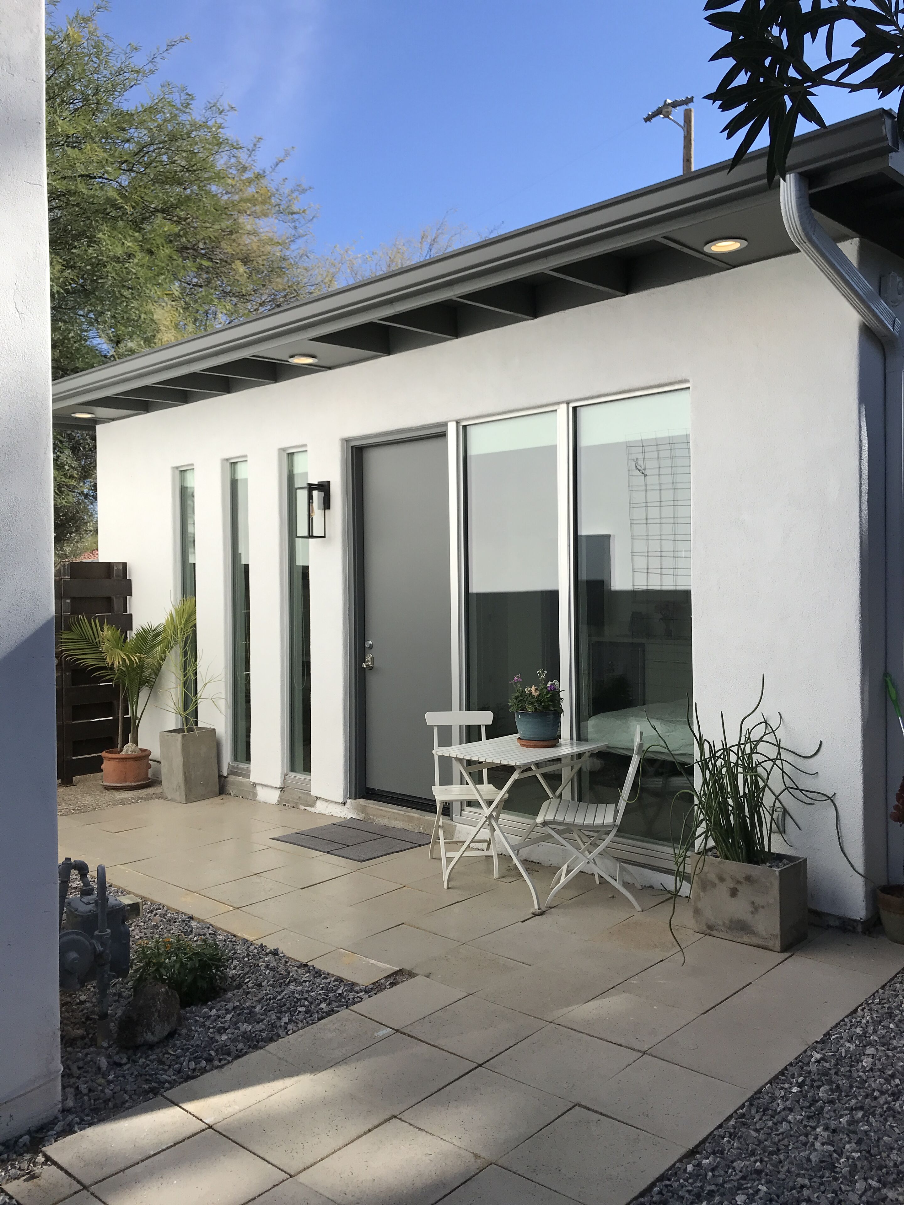 Modern Casita in Central Historic Neighborhood