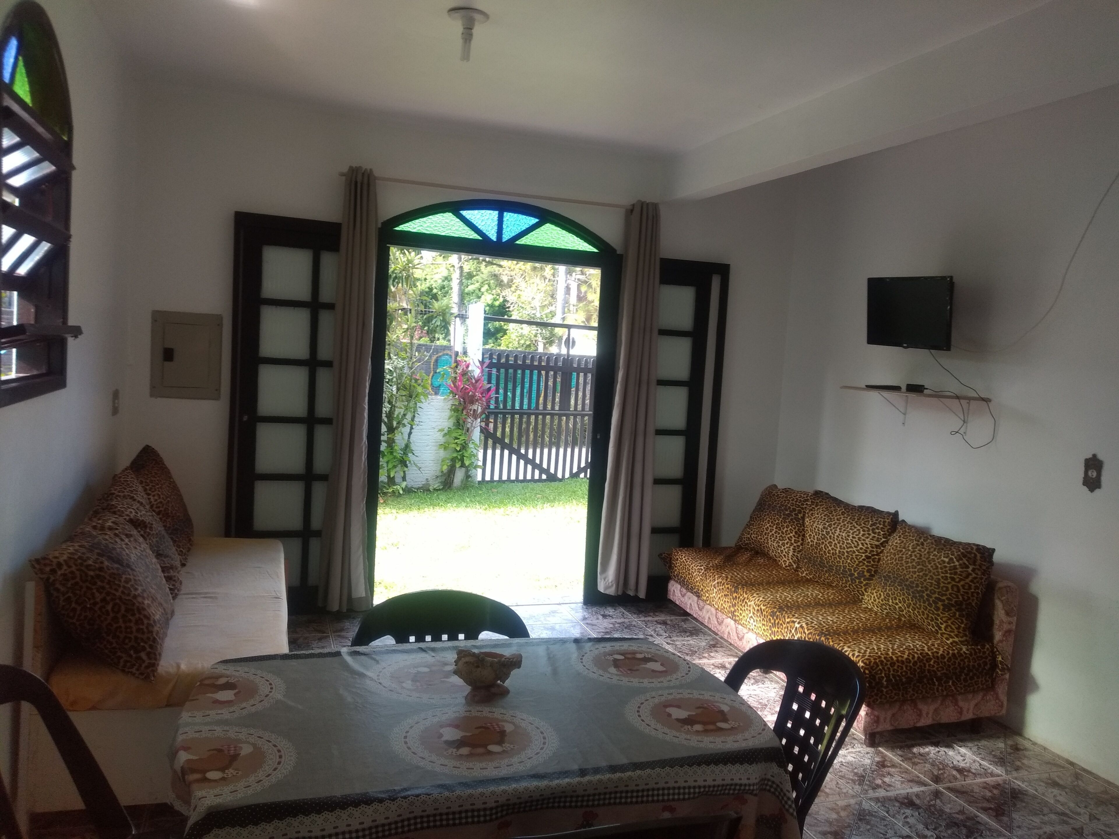 Large house, located 150 meters from Guarda do Embaú beach