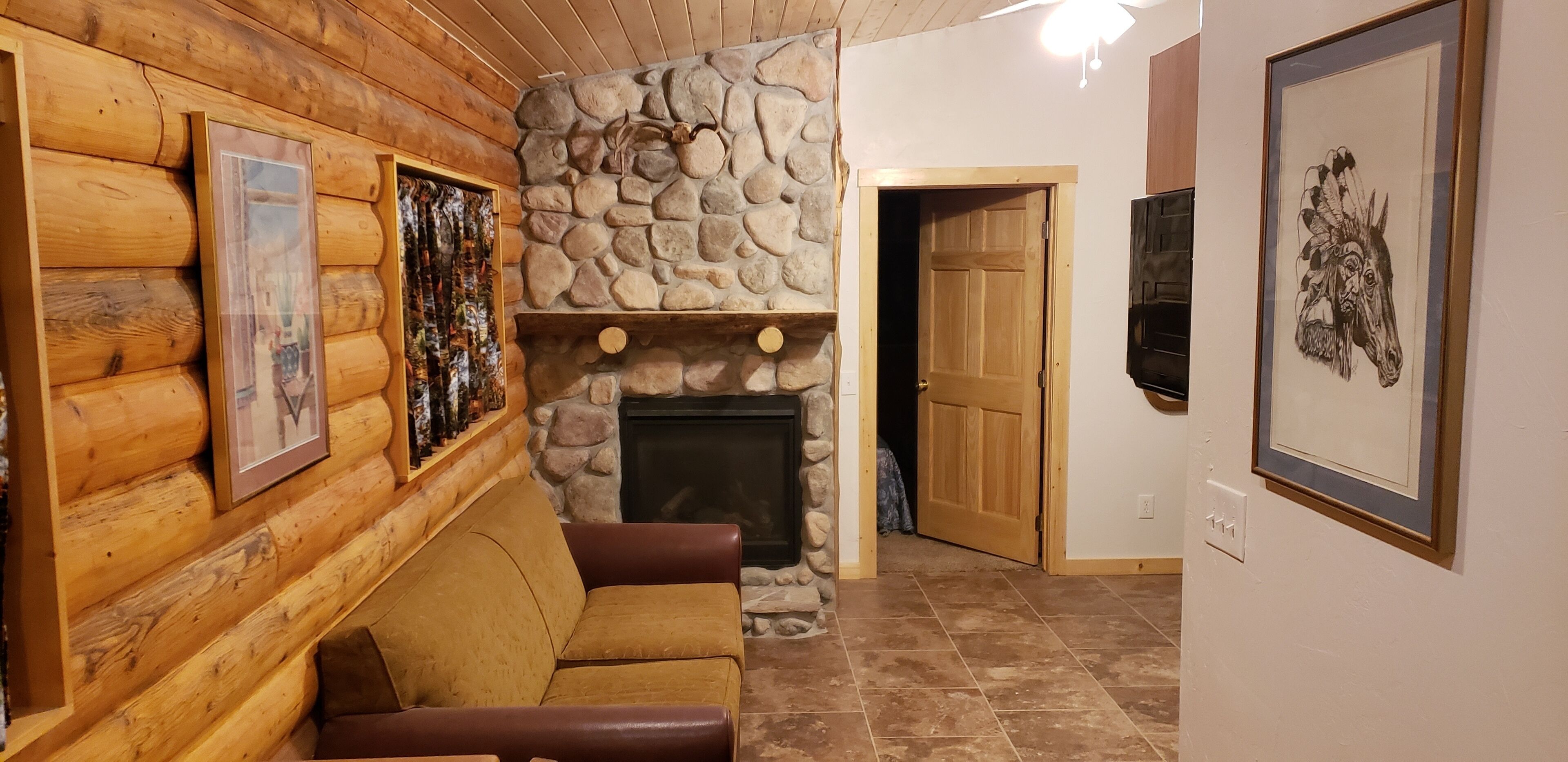 J.bunkhouse Two Bed Unit on Henry's Lake just 15 minutes from Yellowstone