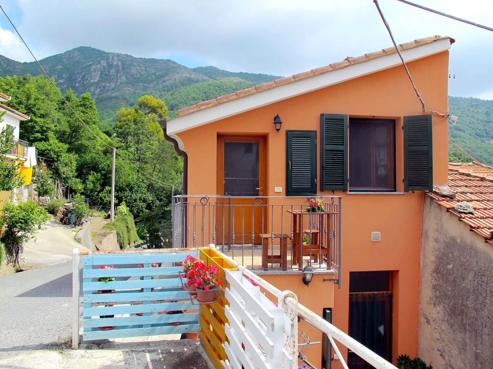Beautiful apartment for 4 guests with WIFI, TV, patio, pets allowed, panoramic view and parking