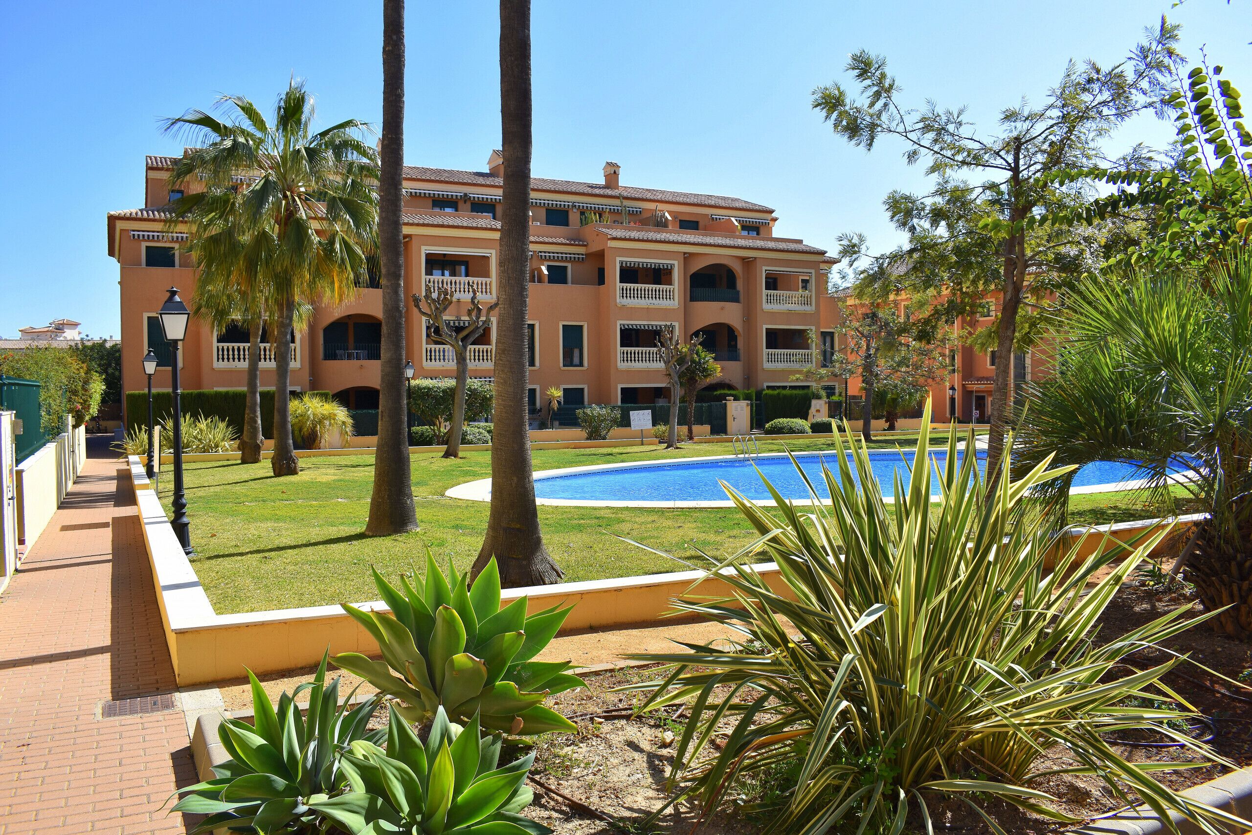 Fantastic 2 bed Apartment walking distance to Beach