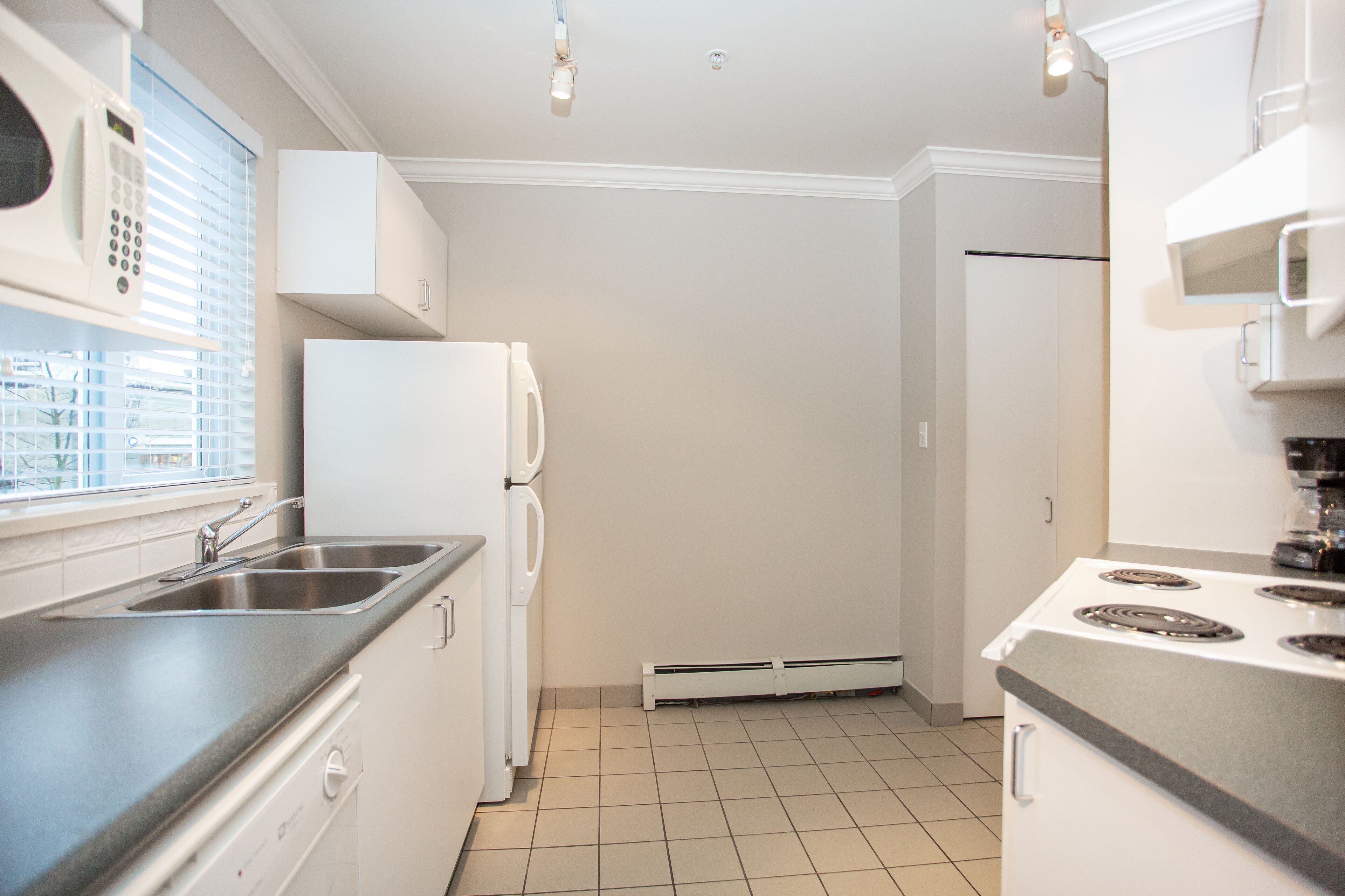 1 BR · Immaculate & Quiet on Tree-Lined West End Street