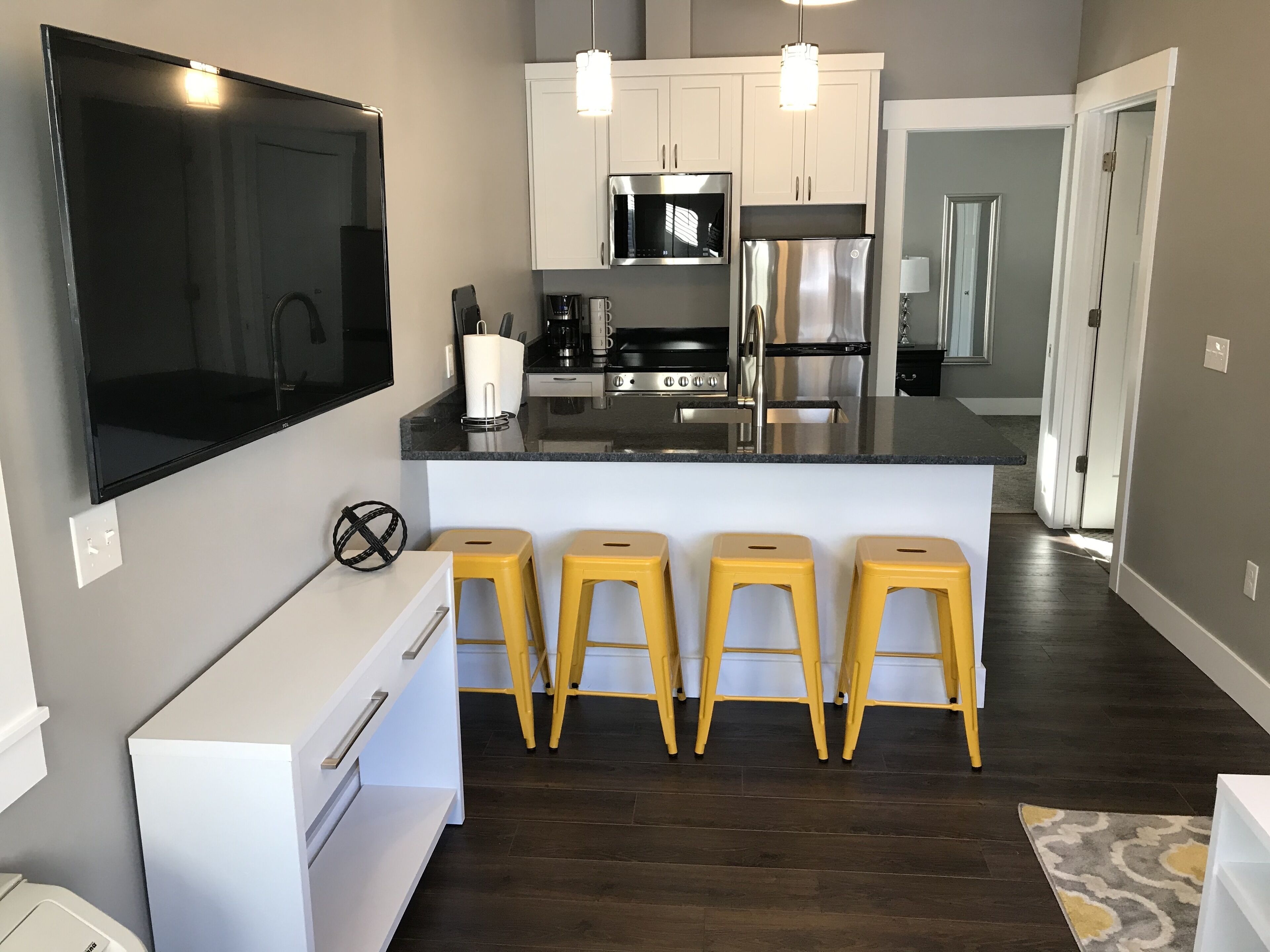 Lovely Modern Space - Yellow