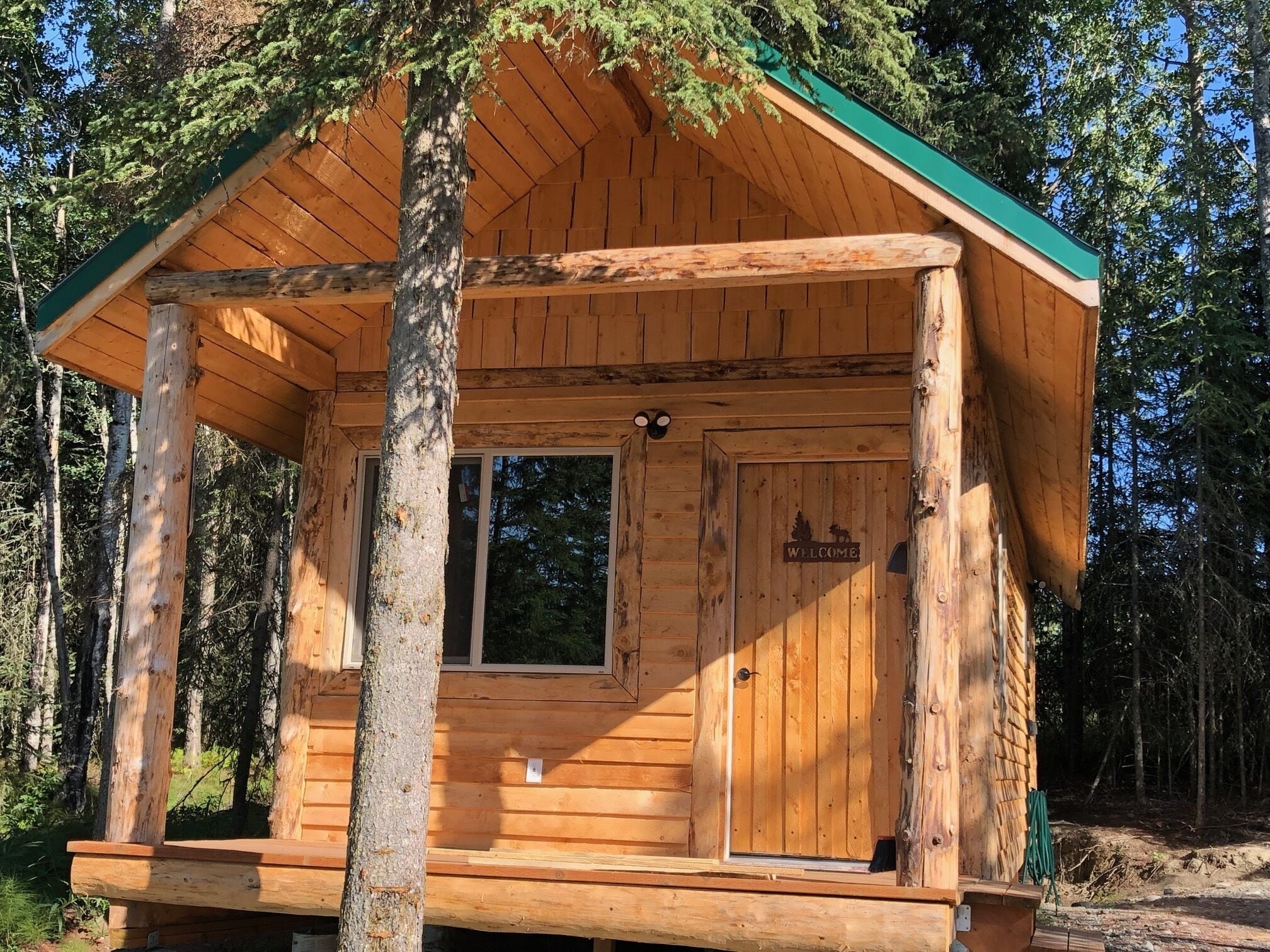 CAM'S LAKESIDE BUNKHOUSE 