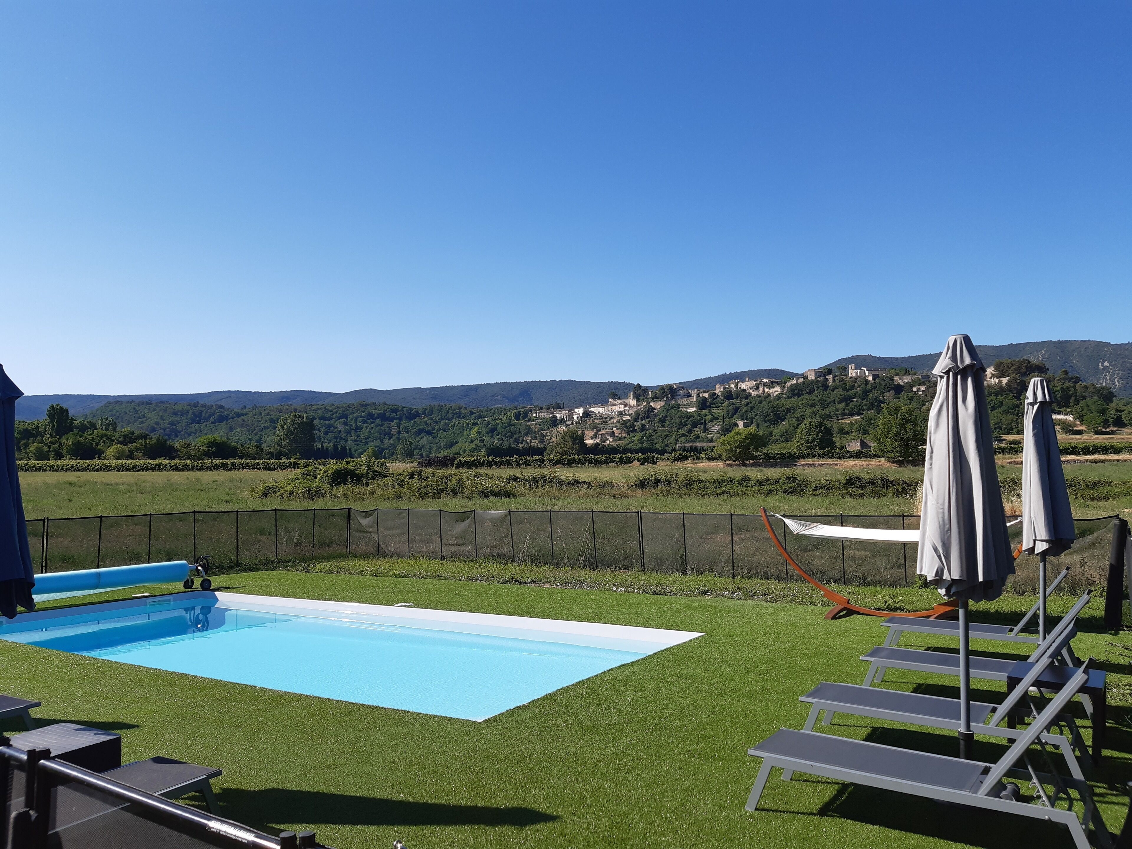 Rare panoramic view Ménerbes Luberon, in a stone farmhouse, heated swimming pool 