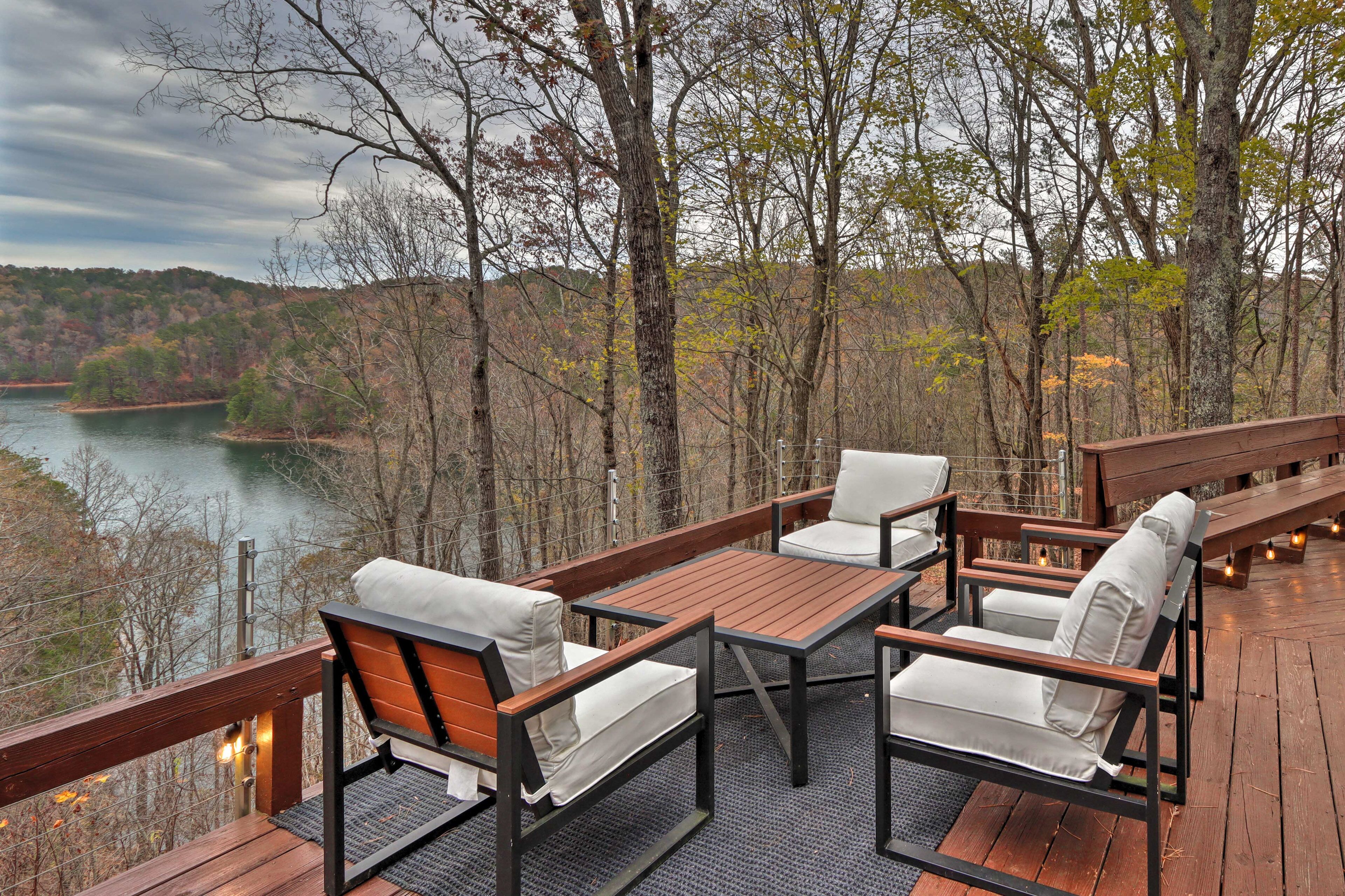 'Lakeview Hideaway' on Carters Lake; Boat & Hike!