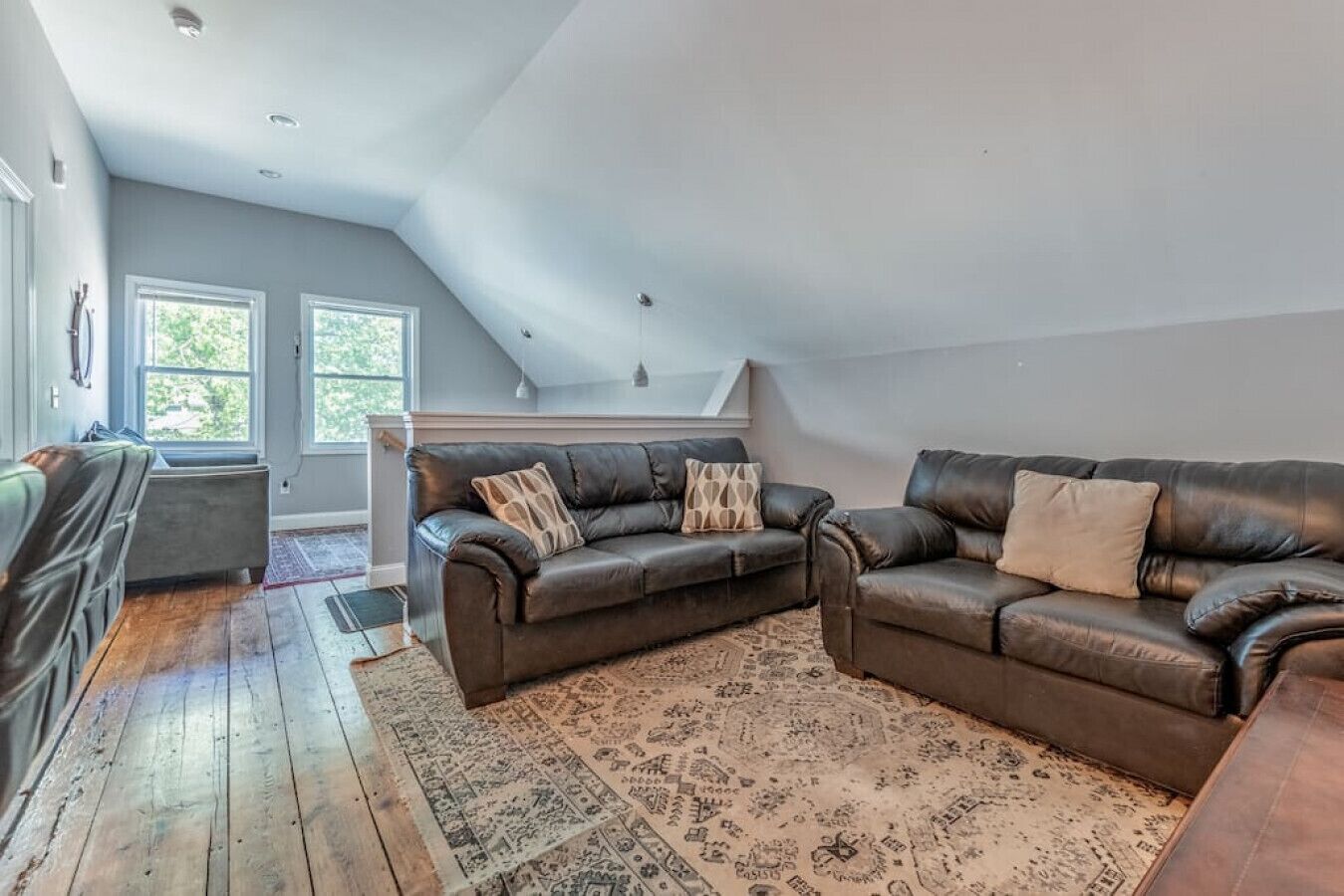 Fully Renovated Rustic Barn Minutes From The Beach