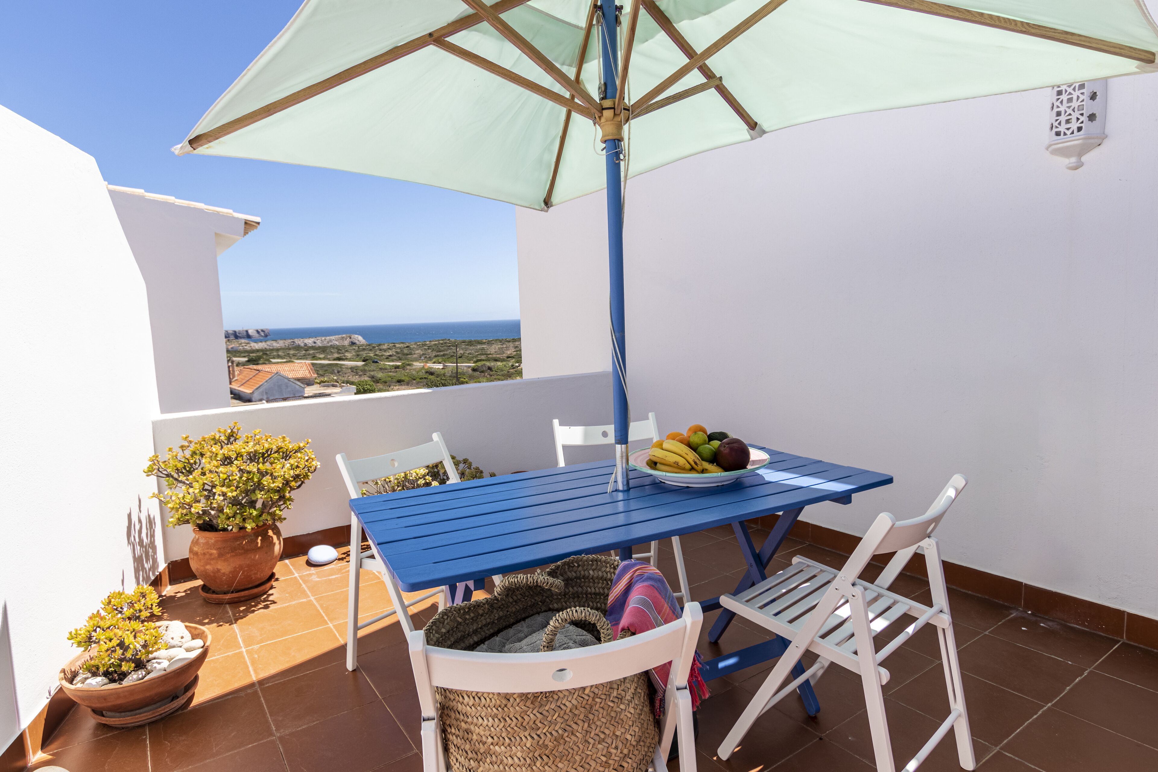 Apartment with sea view terrace 100m from Beliche beach