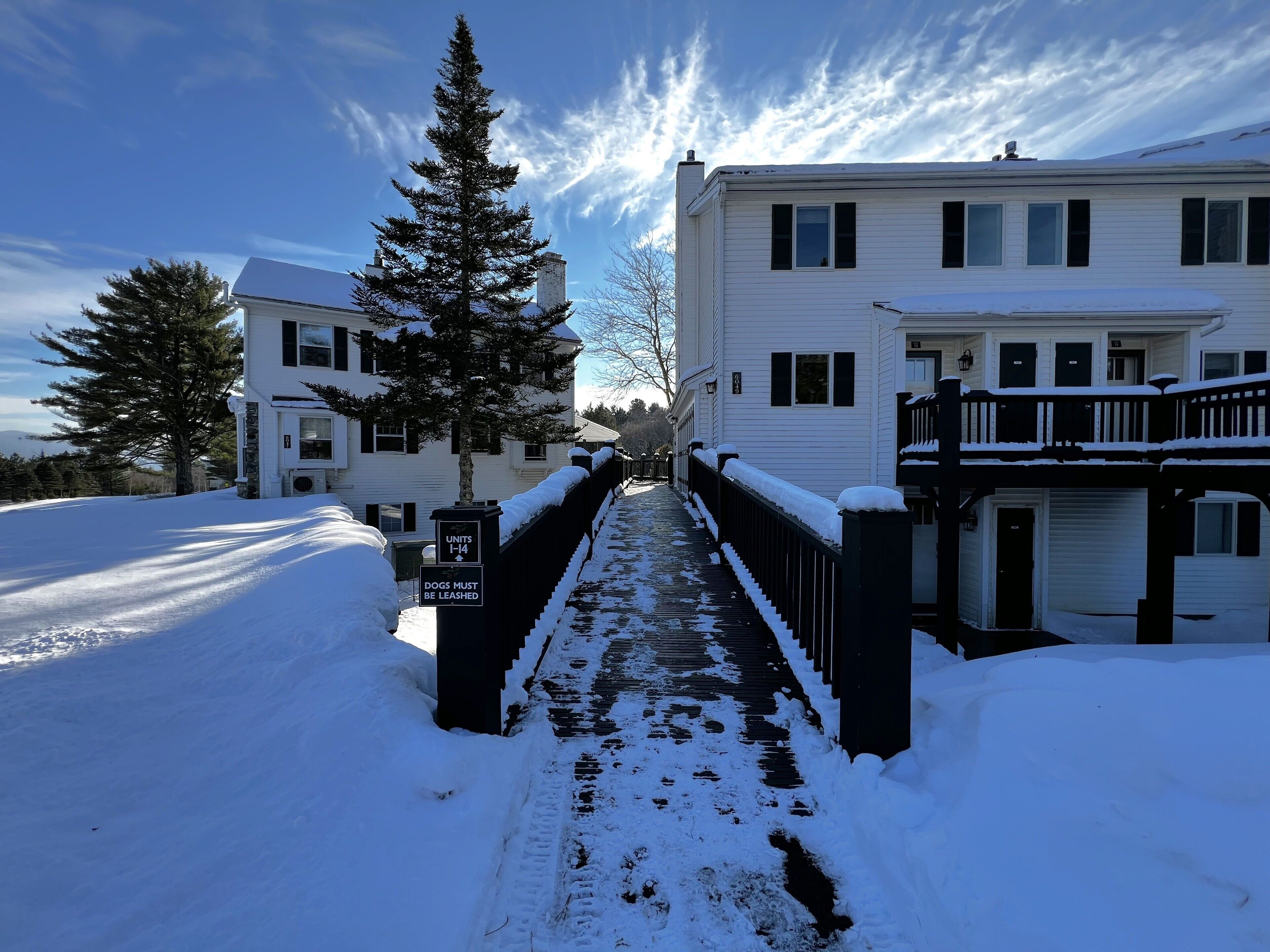 Luxurious Ski-in/out condo w/pool, tennis, patio and A/C!