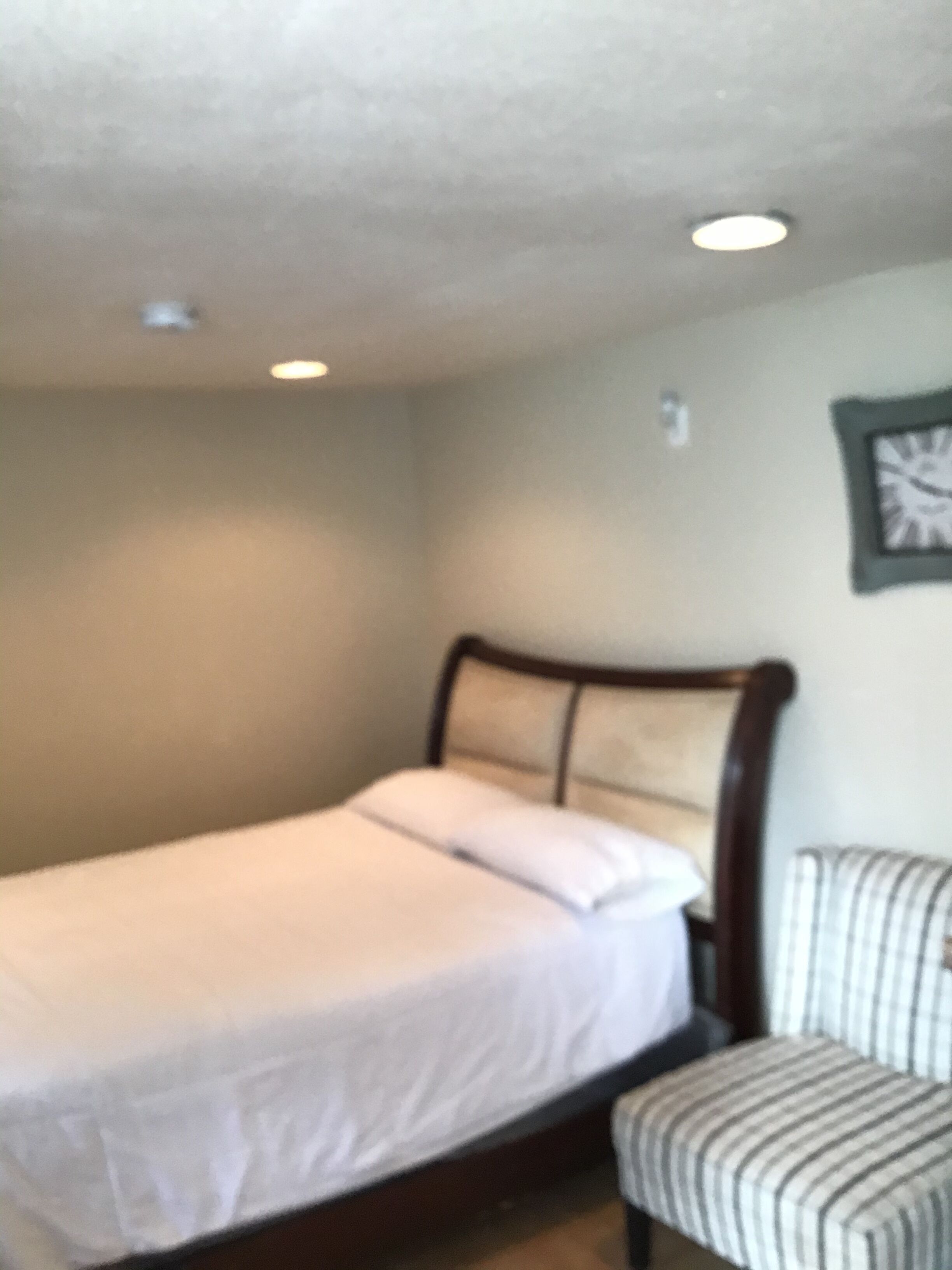 La casita guest house across street from RCC ,UCR. Walking distance Mission INN
