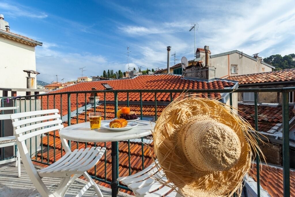 VIEUX NICE PARC PEILLON: ABOVE THE ROOFS OF THE OLD TOWN for 4-6 guests