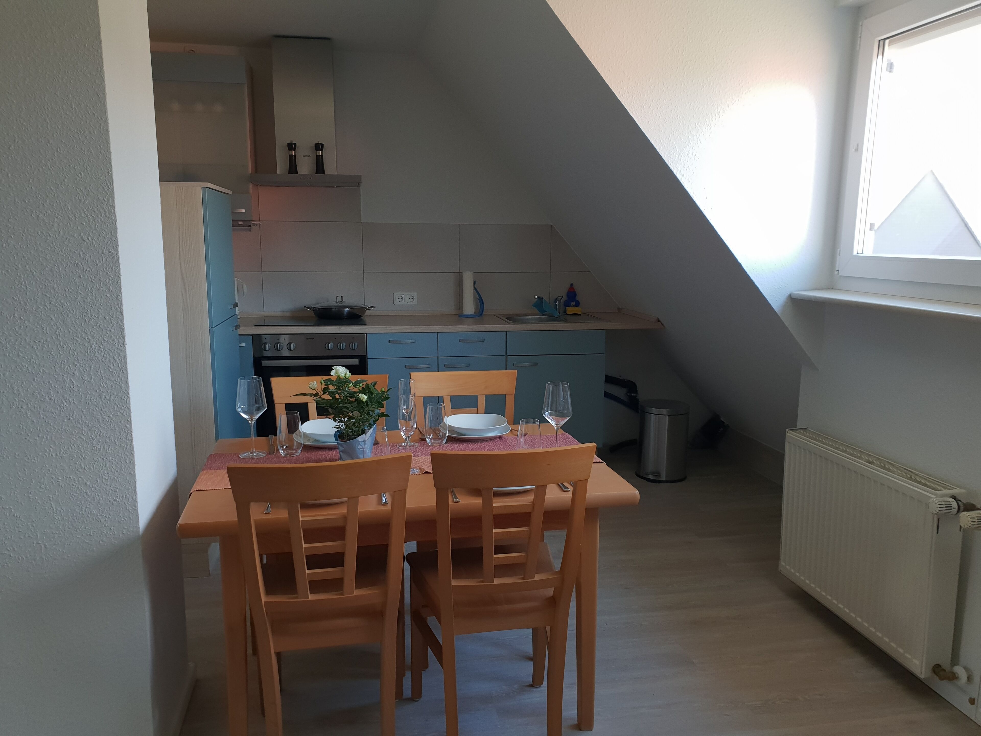 Exhibition CGN / DUS attic studio apartment for 1-8 people by renting
