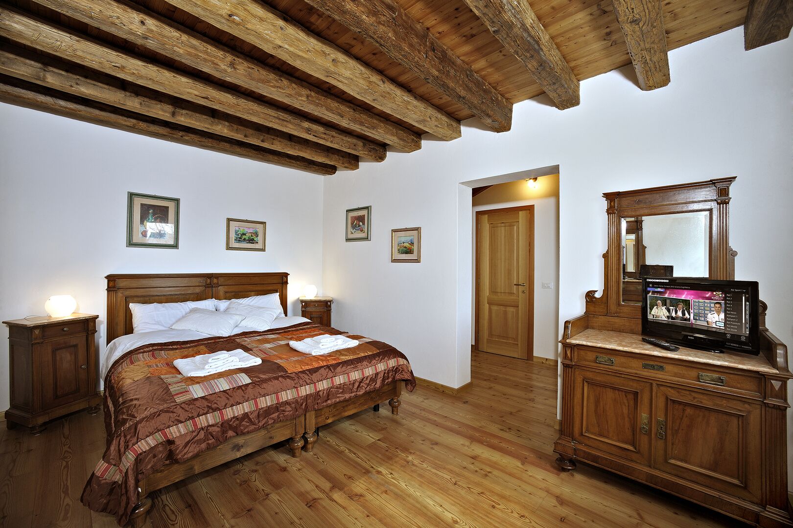 Rustic rooms in the countryside