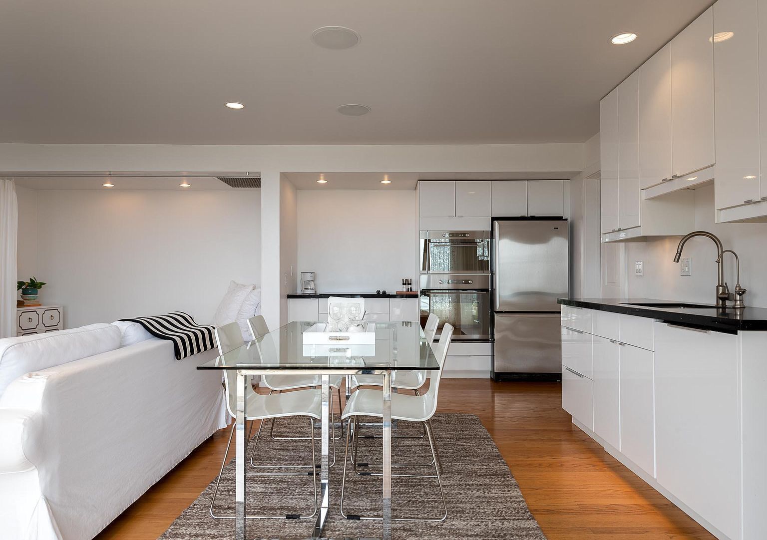 Pristine Santa Barbara Apartment with Hot Tub and Mountain and Ocean Views