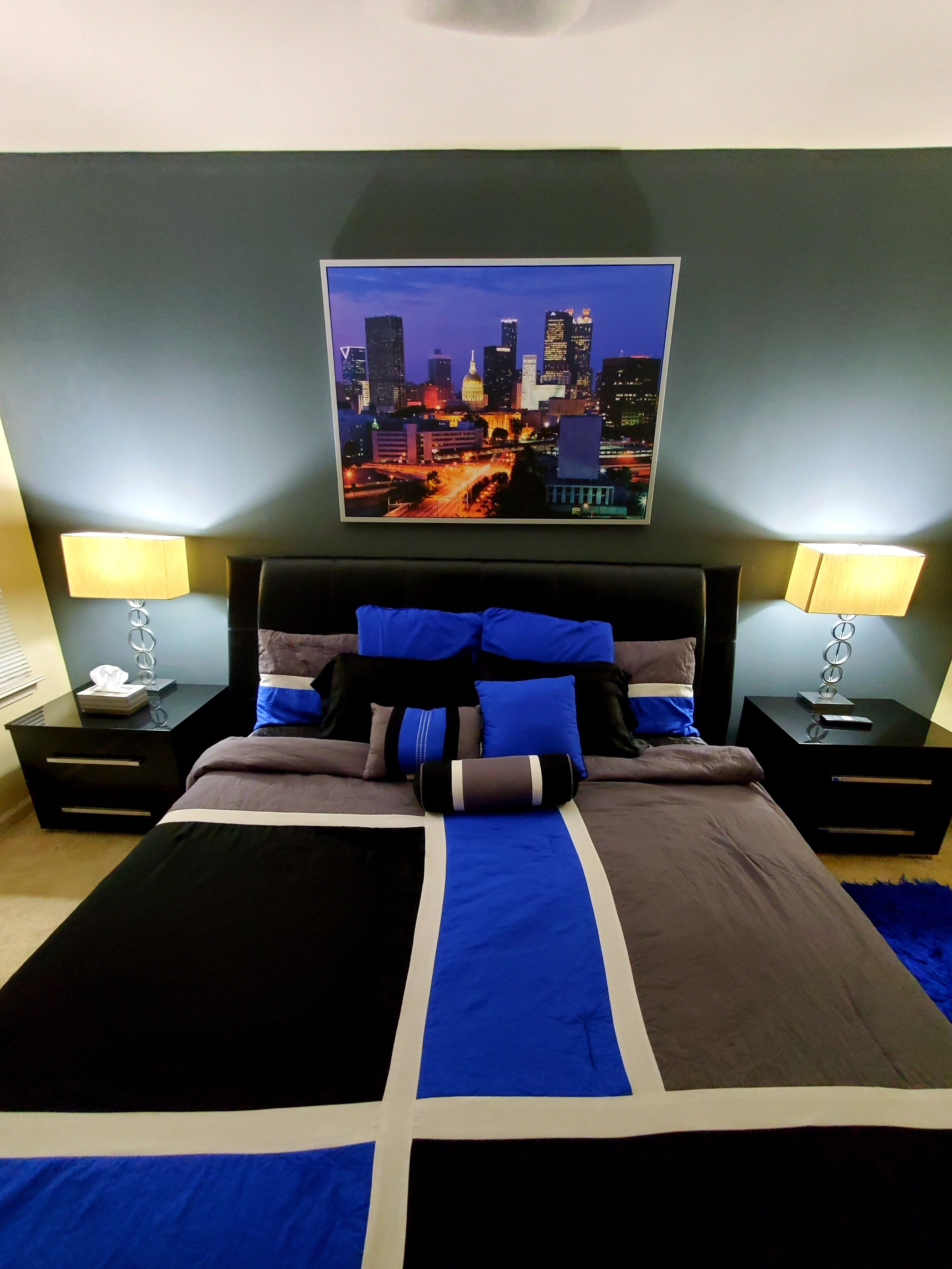 Vibrant Modern Apartment at the Lindbergh Station.