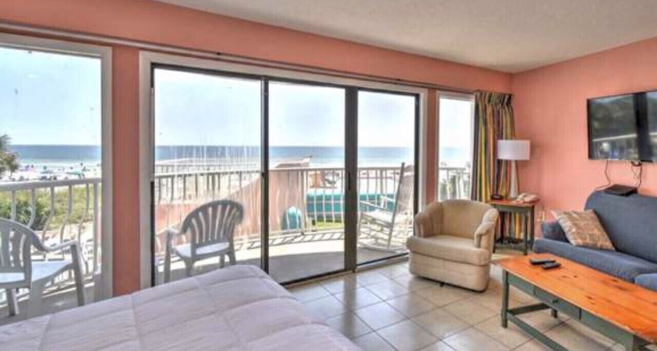 Ocean front spacious large balcony 1 bedroon suite