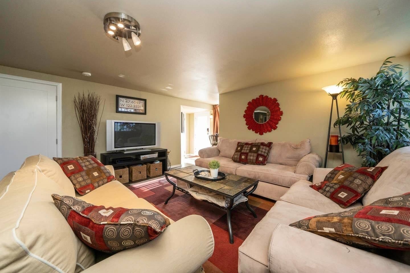 1 Bedroom Apartment in Alki Beach ( Great for travel nurses) 