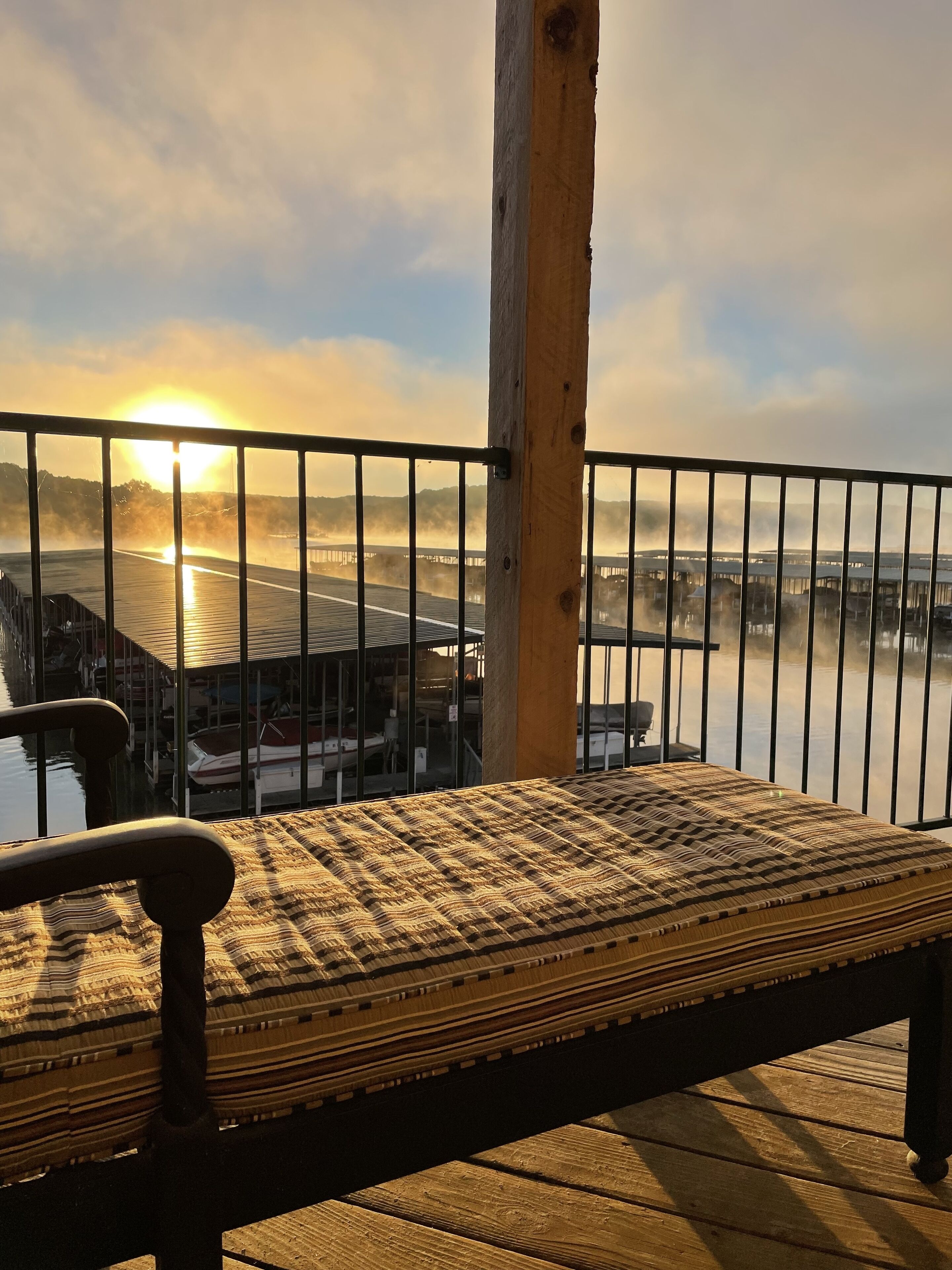 Gorgeous Escape-No Steps/gravel, PWC Lift-Lakefront by Kinderhook/Golf/ballpark