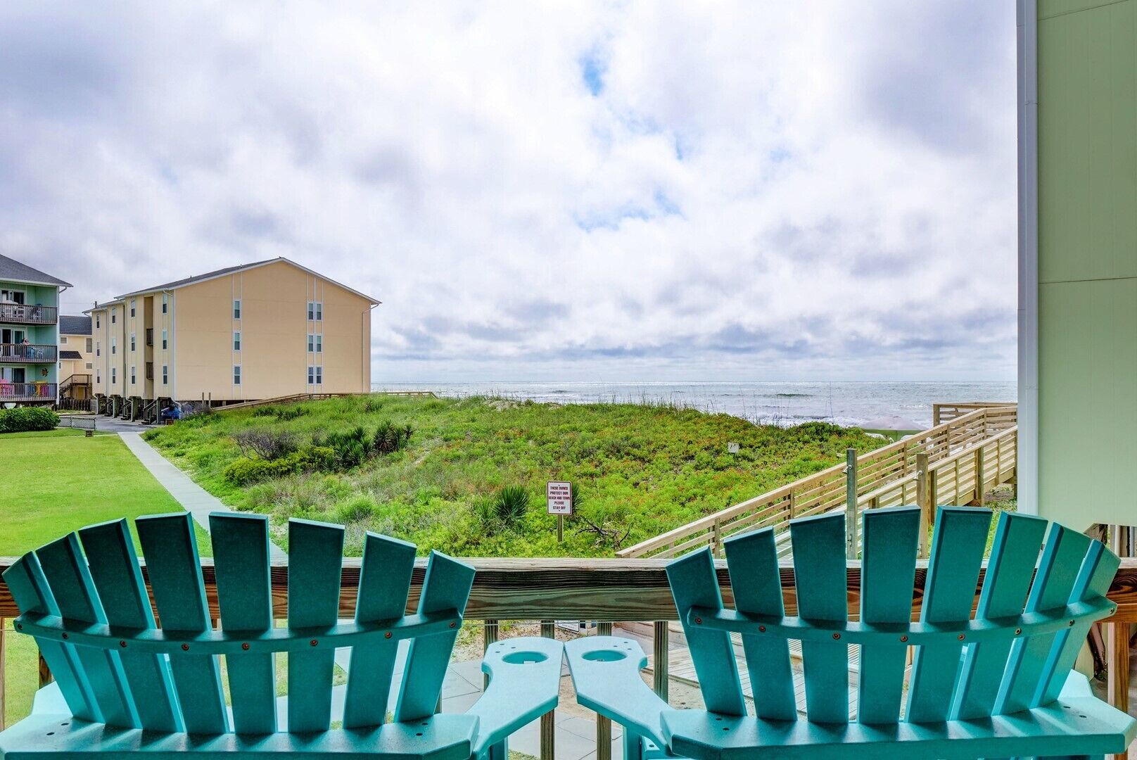 Oceanfront Condo, Steps Away from the beach access