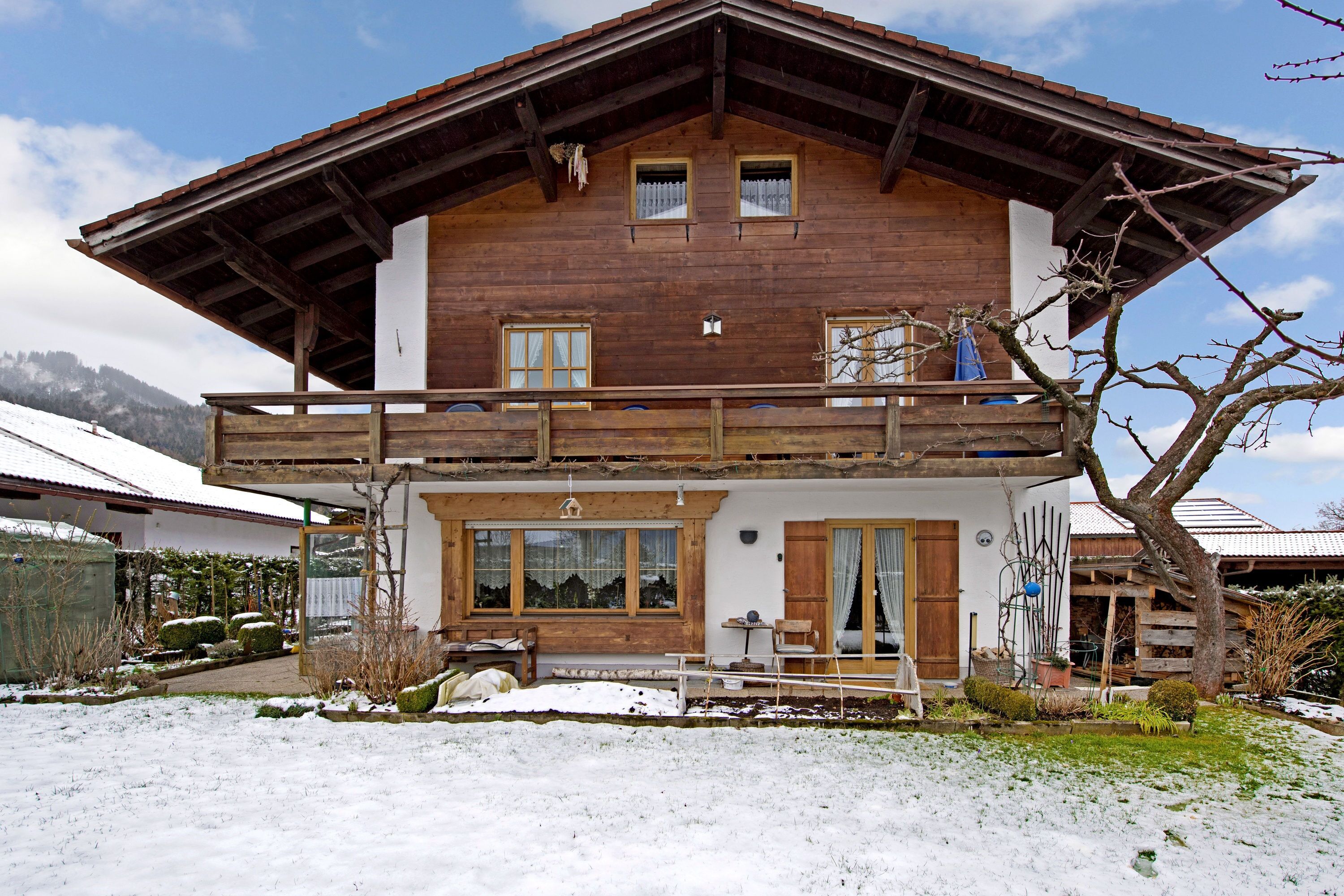 Cosy Holiday Apartment "Holzner Klein" with Balcony, Mountain View & Wi-Fi