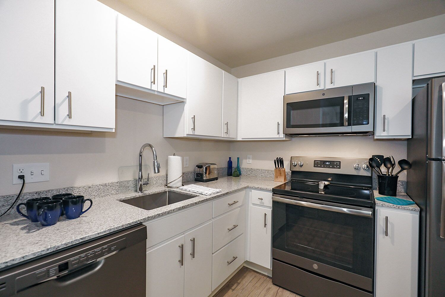 2 BDR 2 BTH Furn Apt Style Suite Overland Park Kansas City