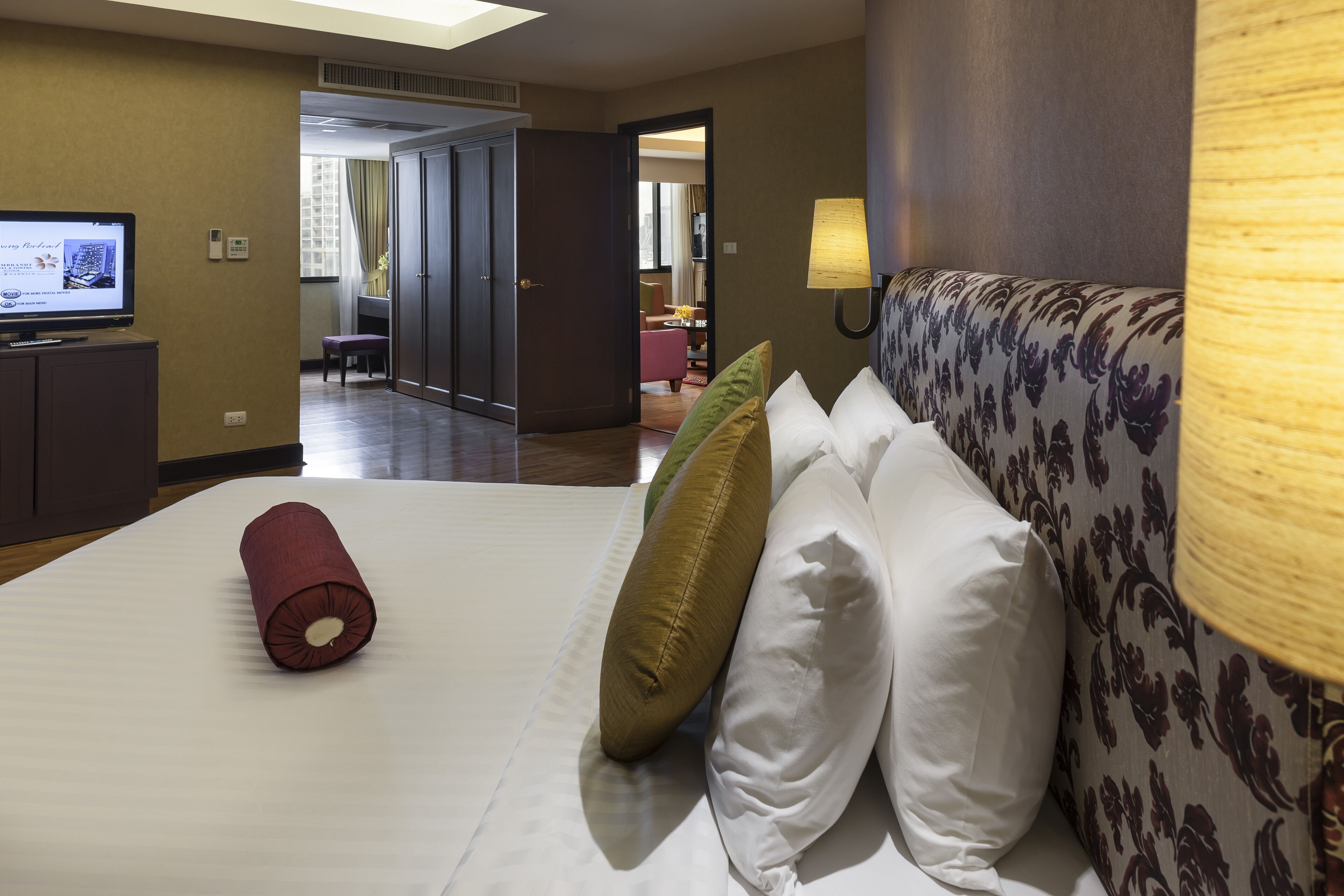 One Bedroom Grand Suite Apartment in the city center (G25)