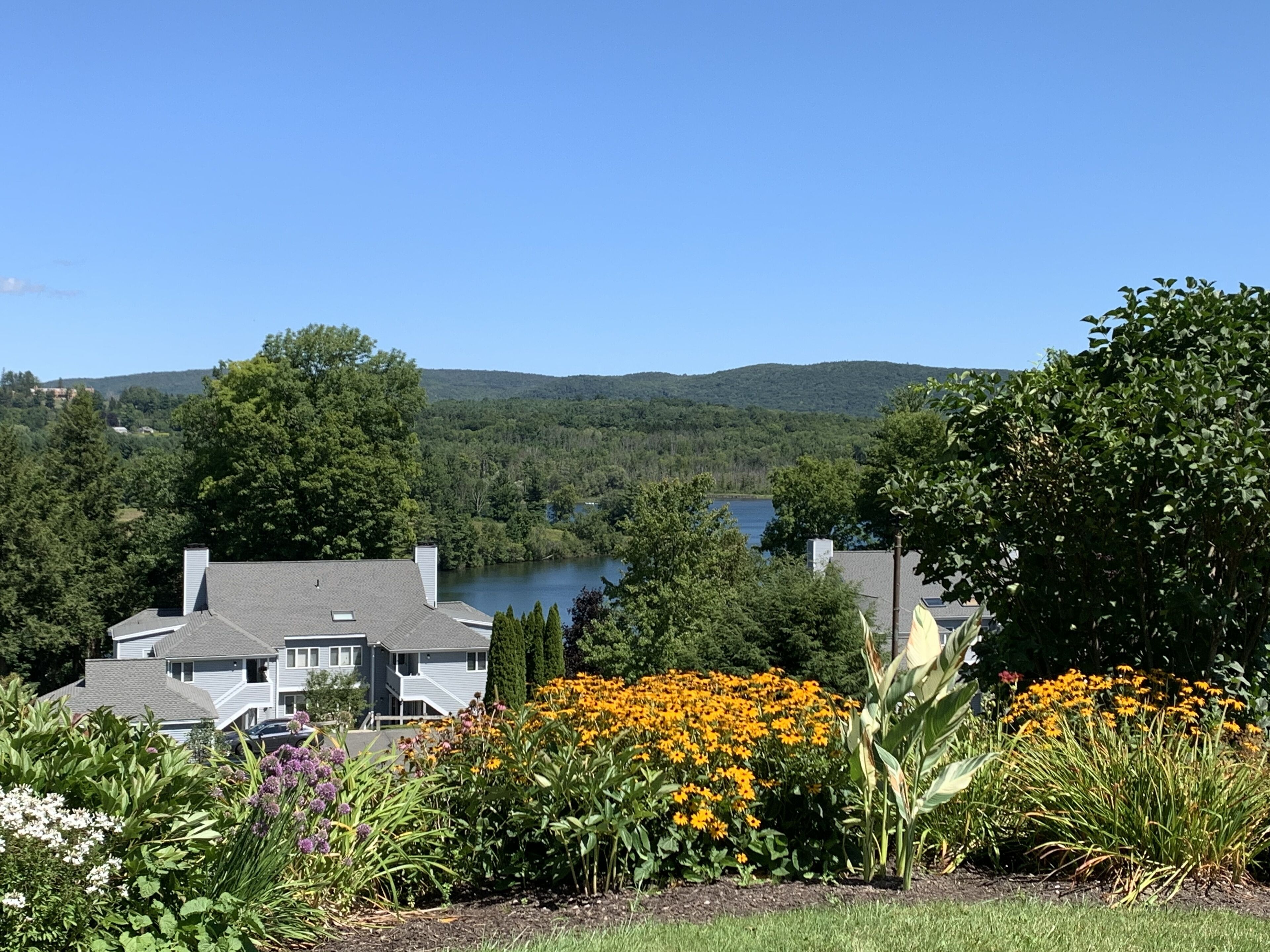 Fox Hollow Lakeside Condo, Minutes to Tanglewood