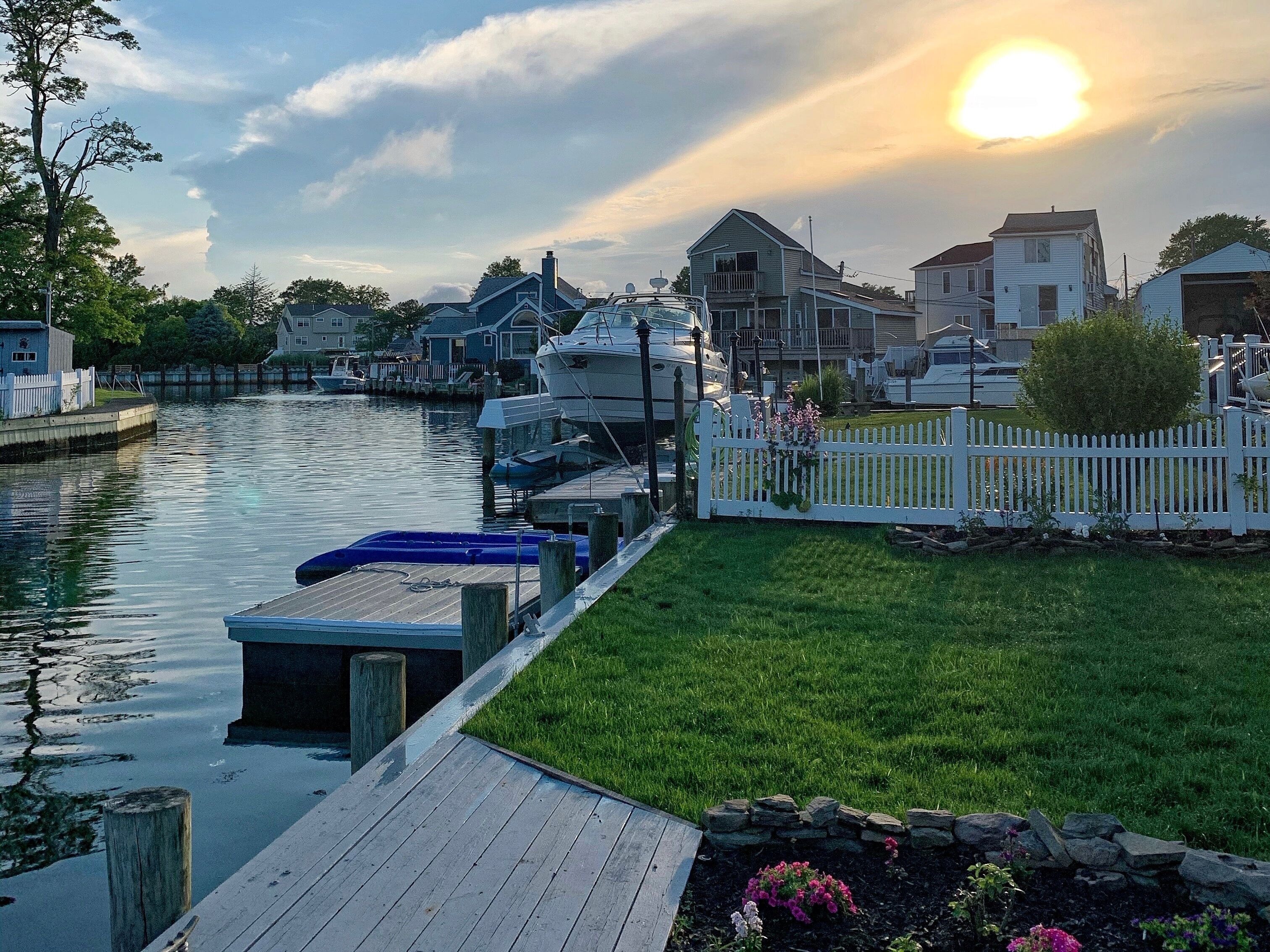 Private Waterfront Loft, Minutes to the Beach