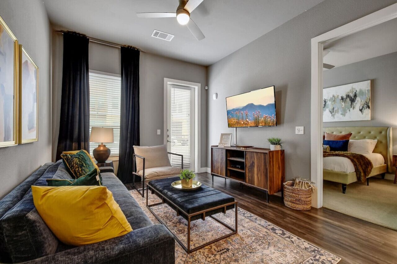 Stylish Luxe Apt w/Amazing Pool | Walk 2 Riverwalk