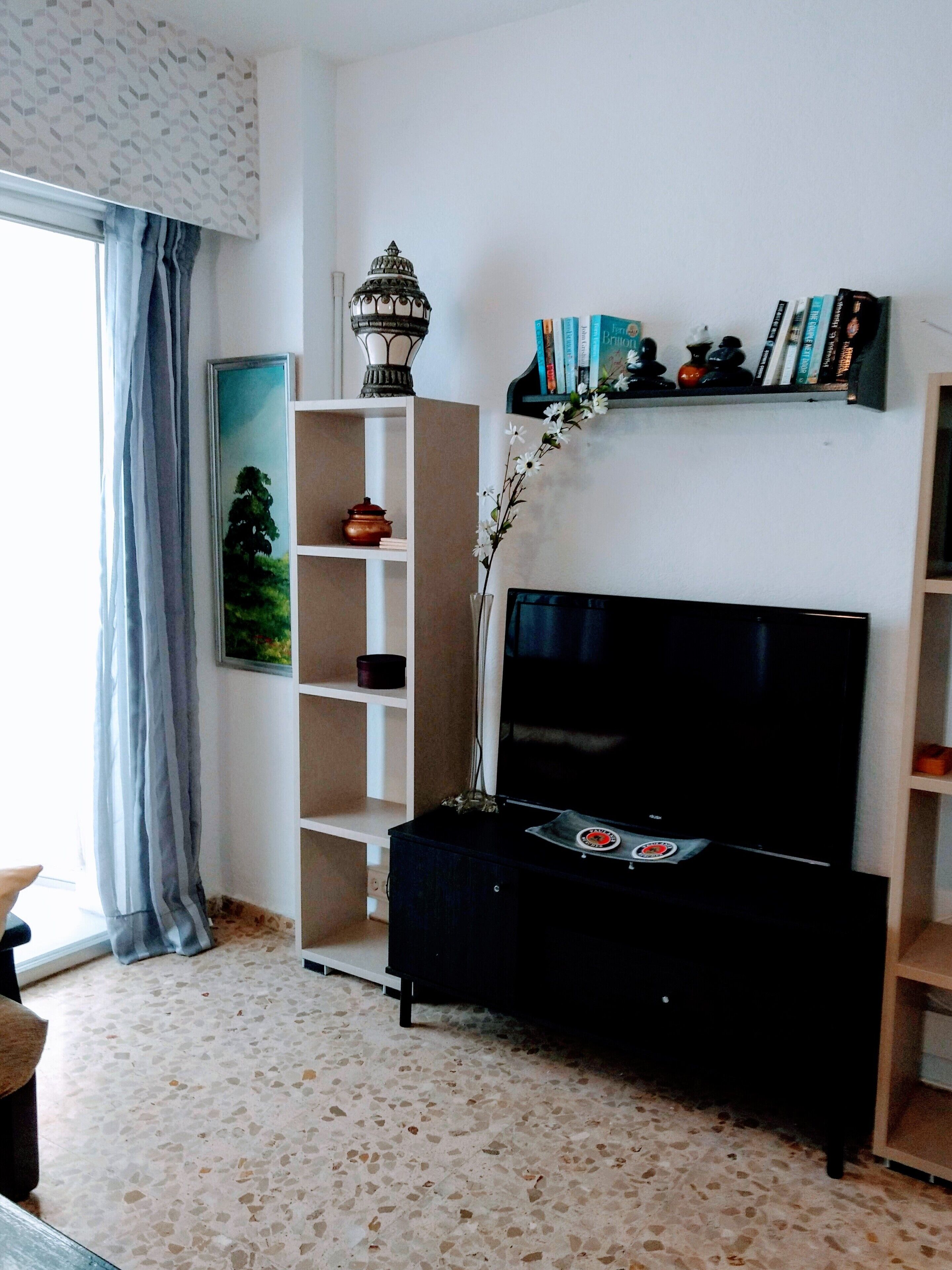 Some Shades of Grey. Excellent Studio-Ideal for Couples.