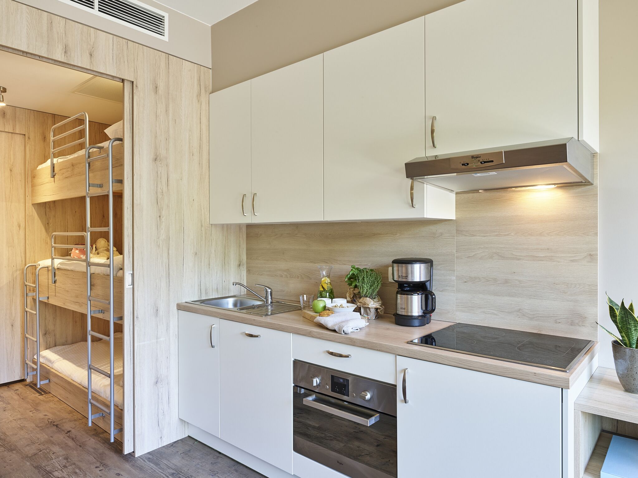 Comfy holiday apartment with balcony for 2 adults et 3 kids near the beach