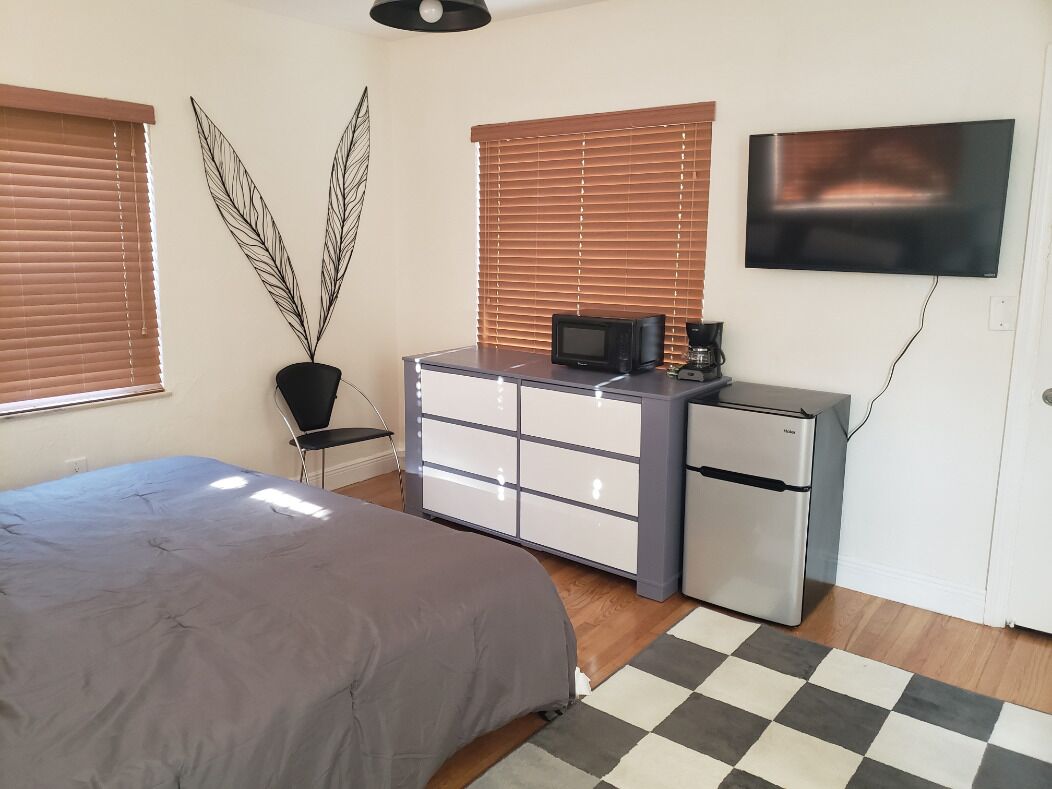 Private Luxury Suite in Great Neighborhood