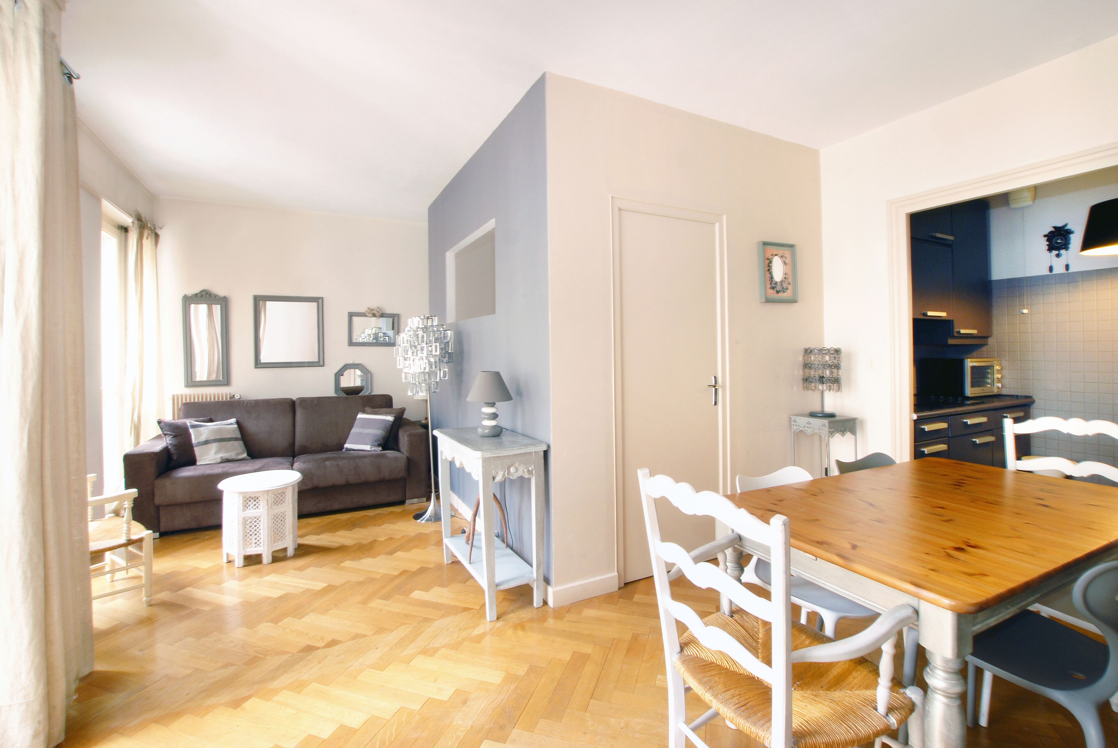 Bright 1BR apartment in the heart of the city