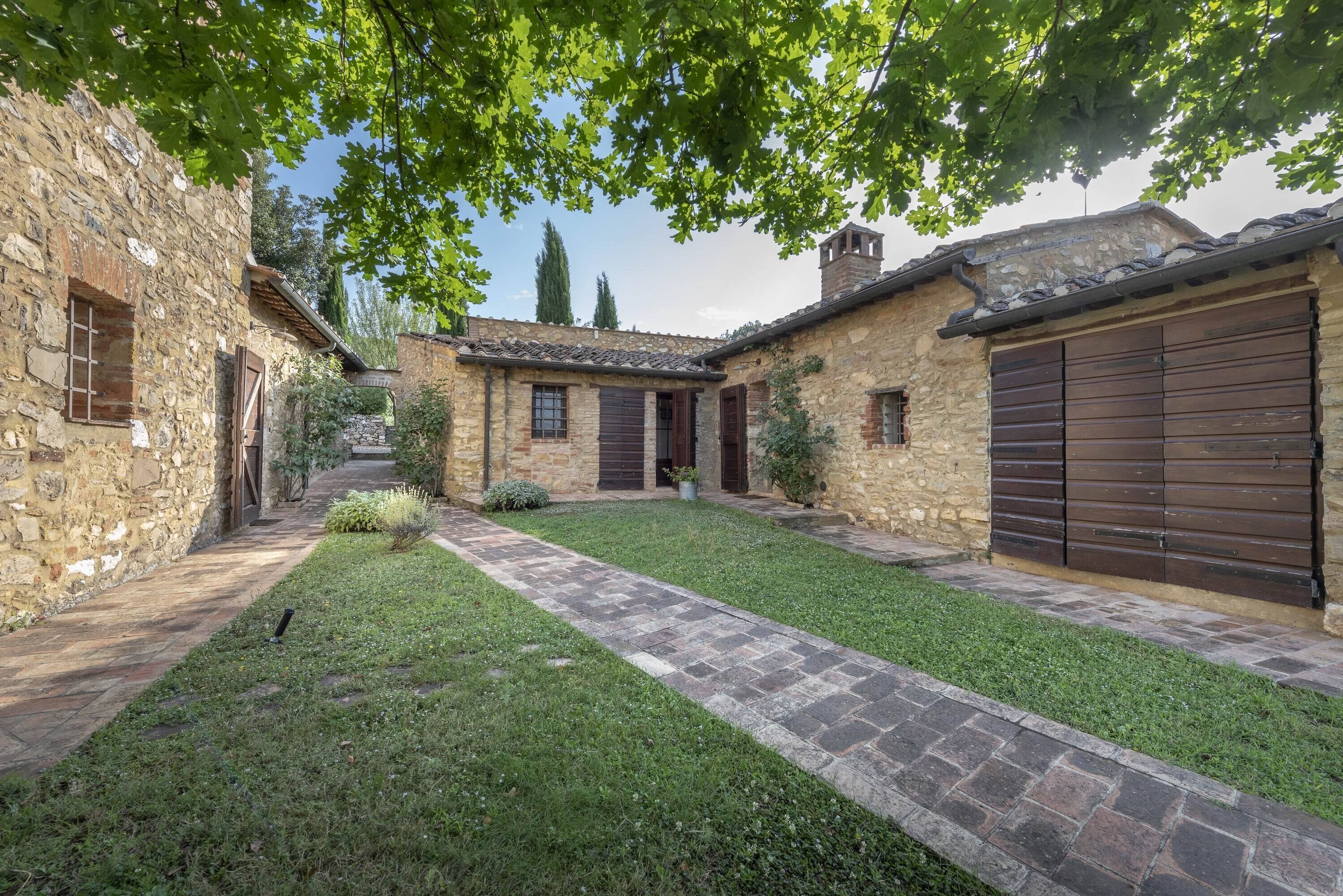 Lodging in Casole Elsa,Siena,pool,Wi-Fi,terrace,barbecue,children friendly,4pers